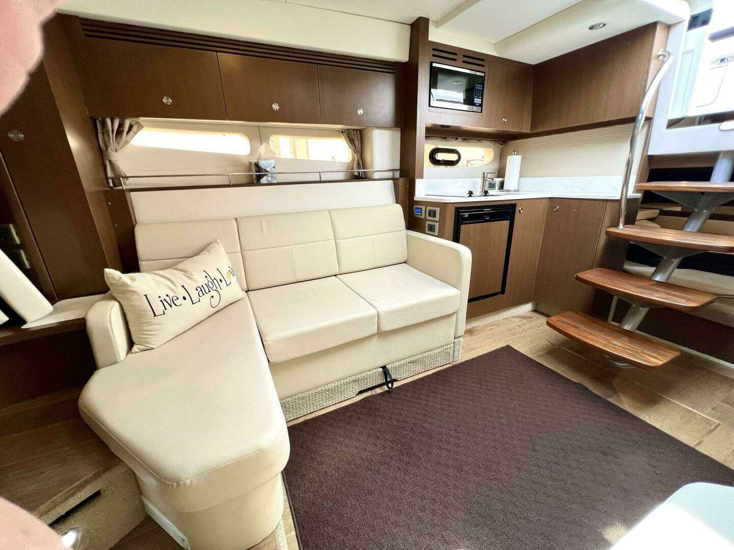 2019 Sea Ray Sundancer 350 Coupe - Image 32