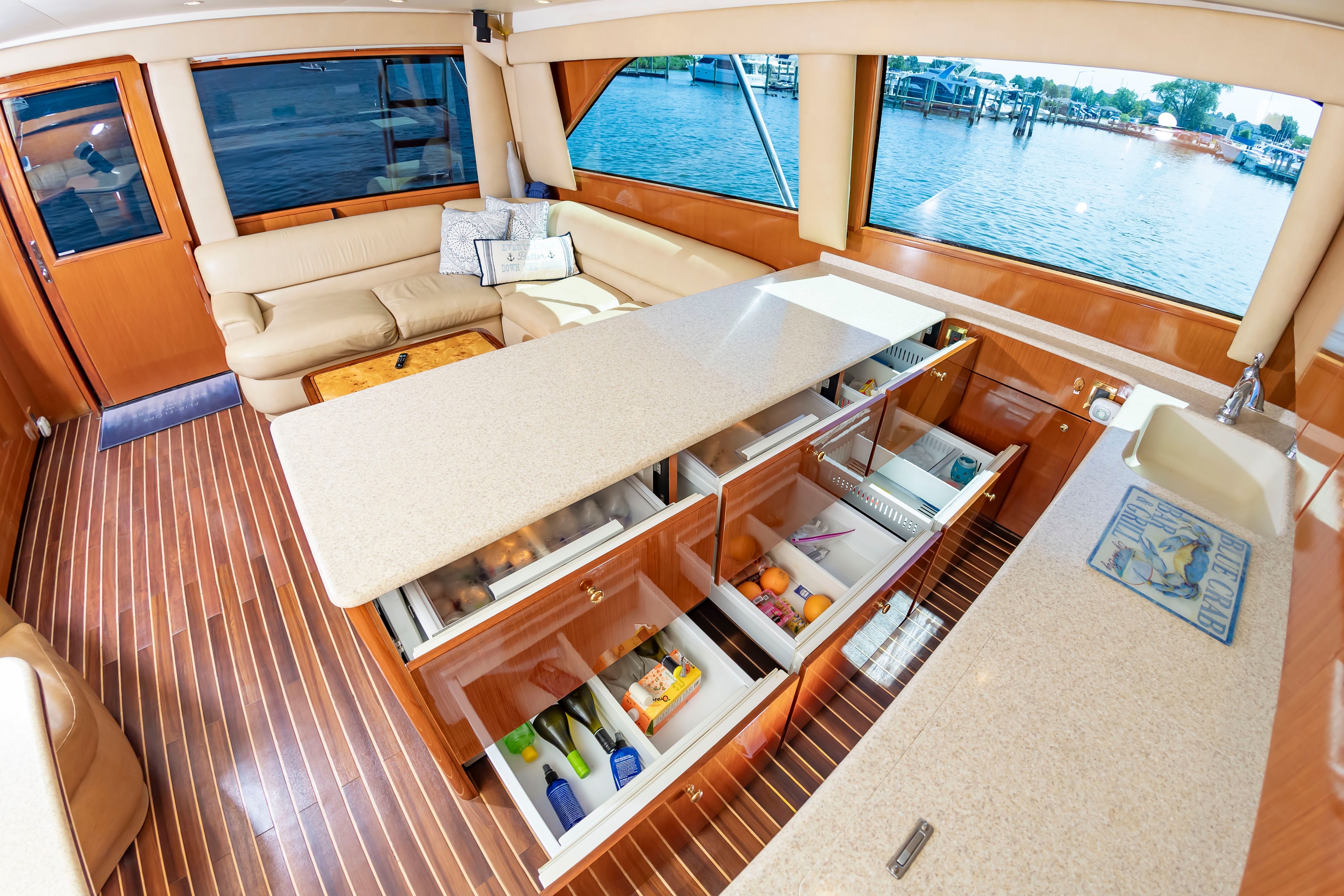 1999 Viking 55 Convertible - 32