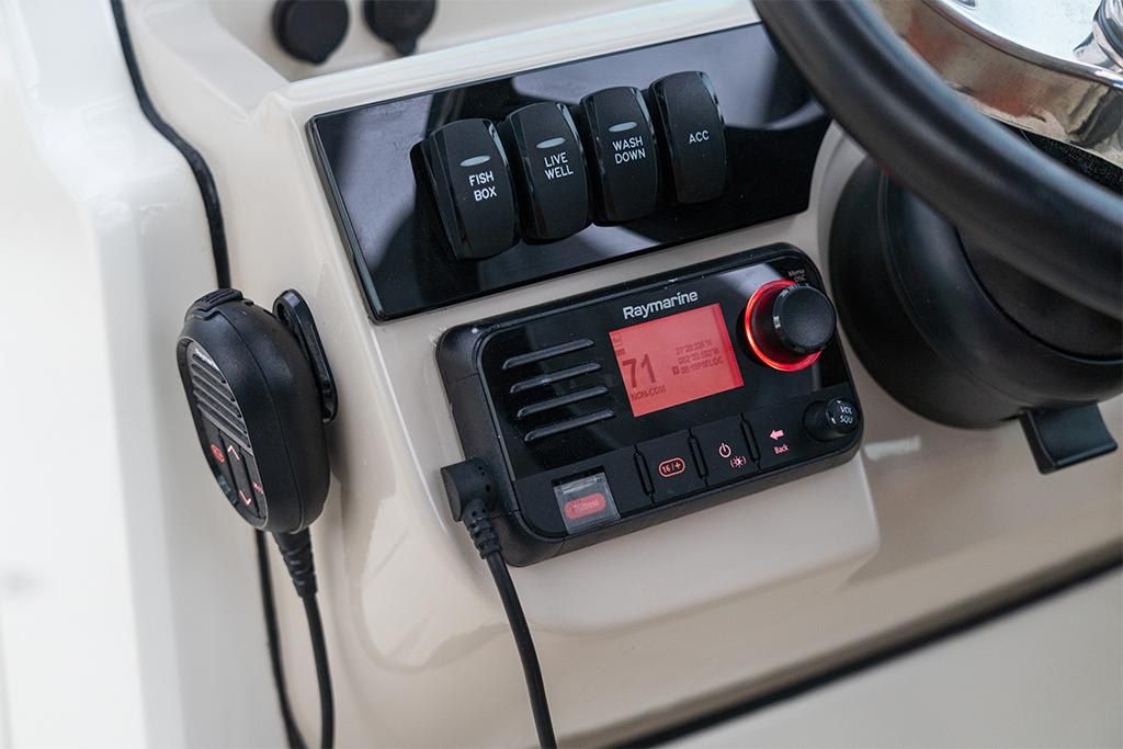 2023-Boston-Whaler-240-Vantage-MarineMax