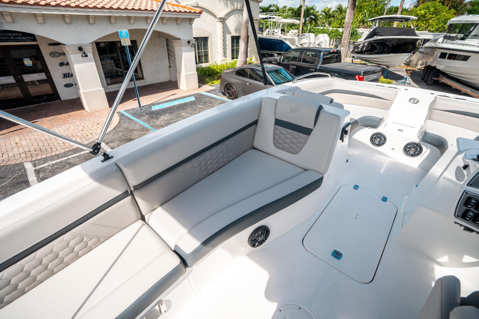 2025 Hurricane SunDeck Sport 192 RL OB - 17