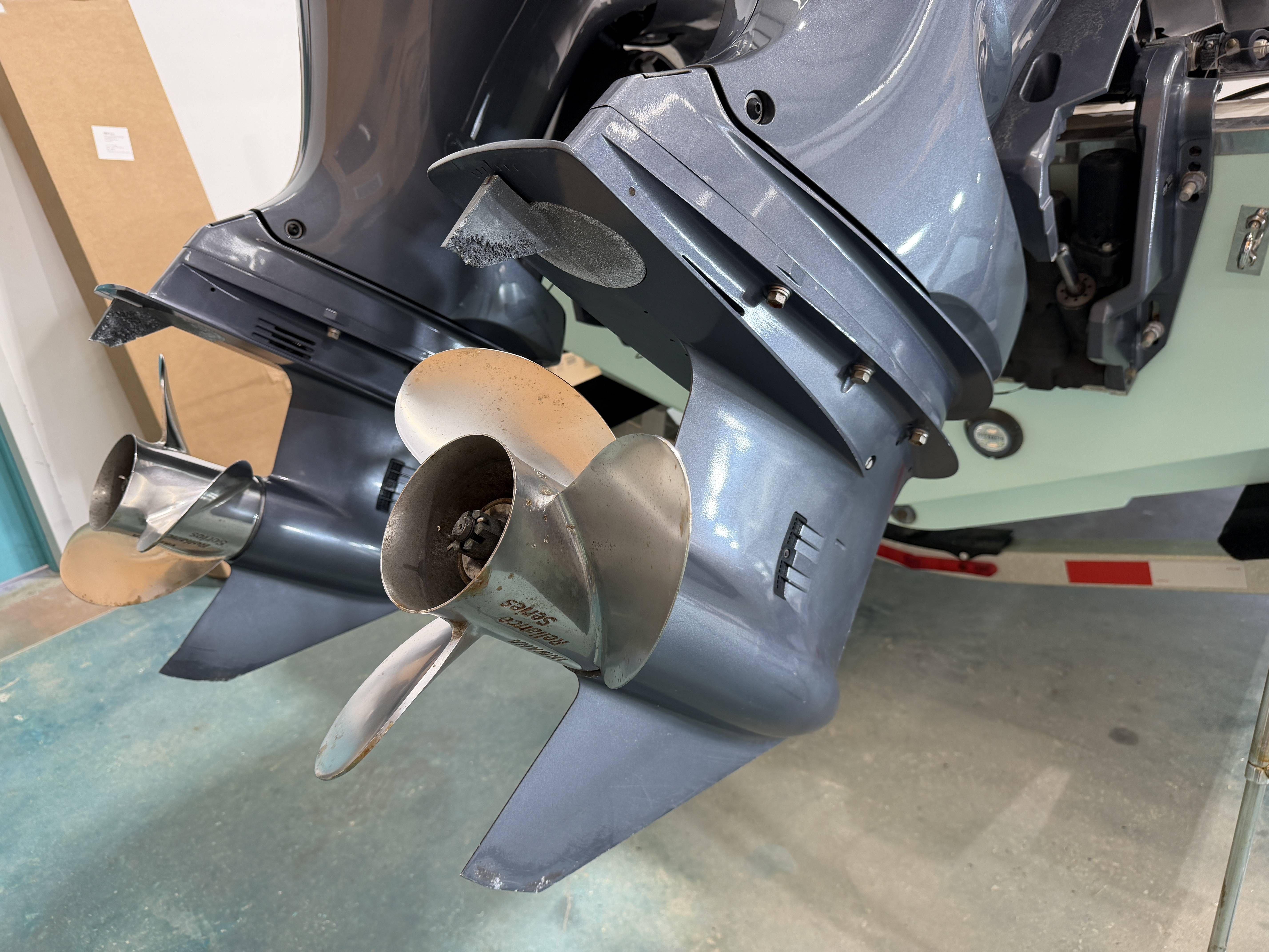 2023 Robalo R250 Center Console - 14