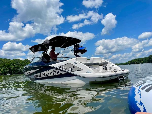 2019 Scarab 255 ID Wake Edition