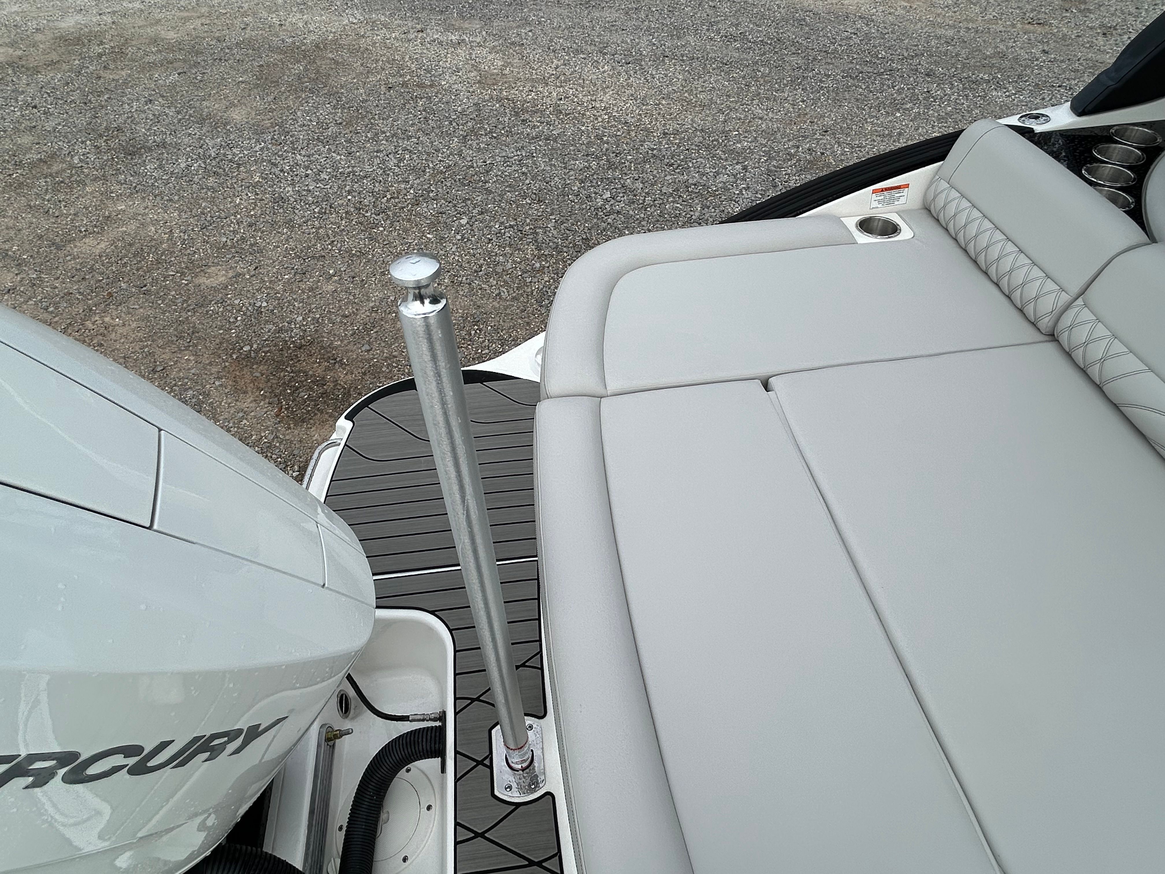 2026 Sea Ray SLX 260 Outboard - 9