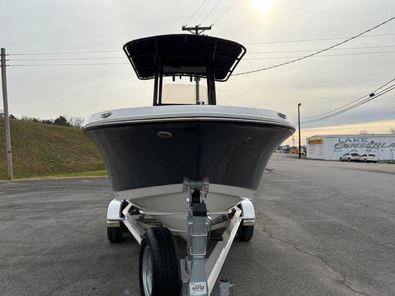 2025 Robalo R202 Explorer - 38