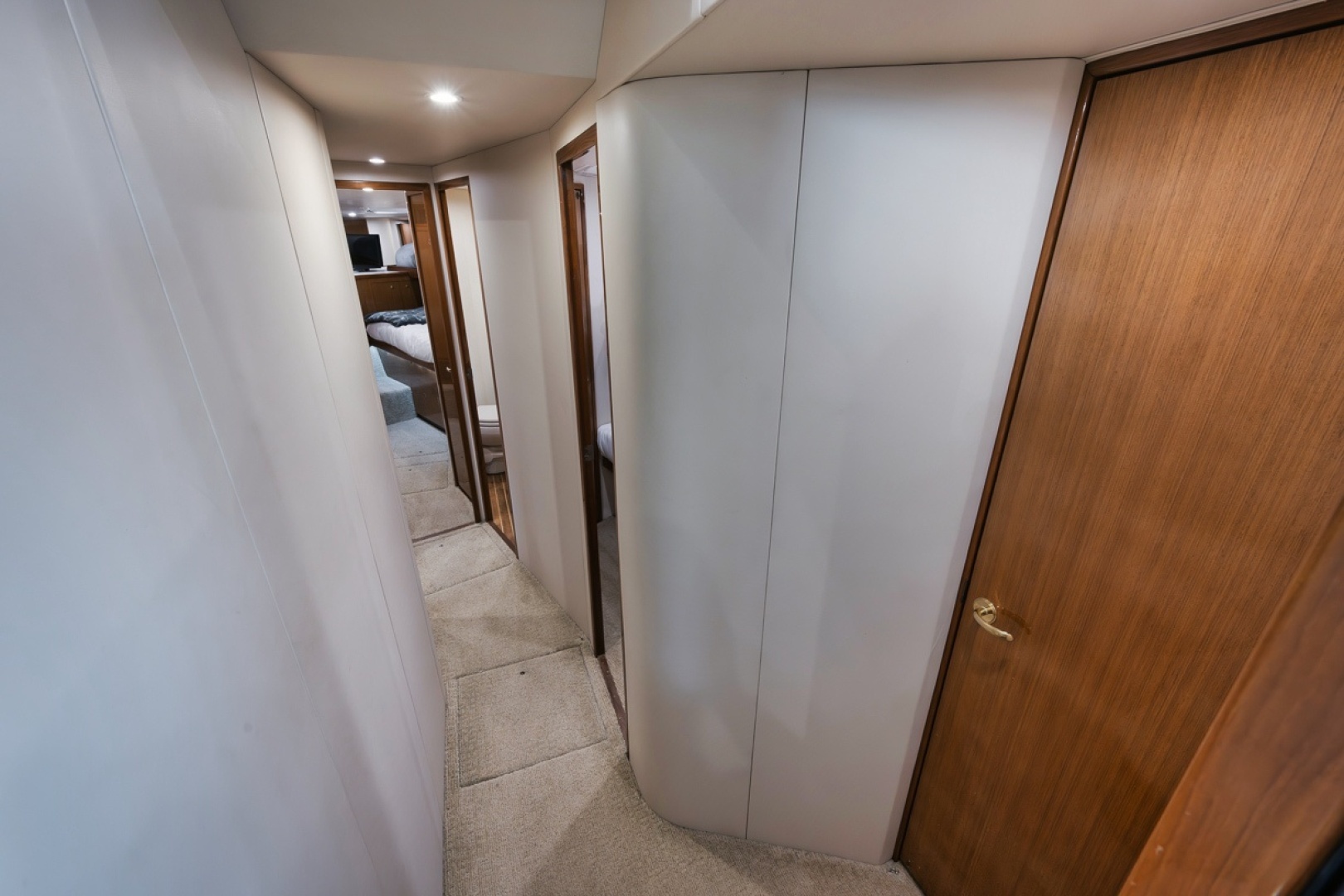 2003 Viking 52 Convertible - Image 13