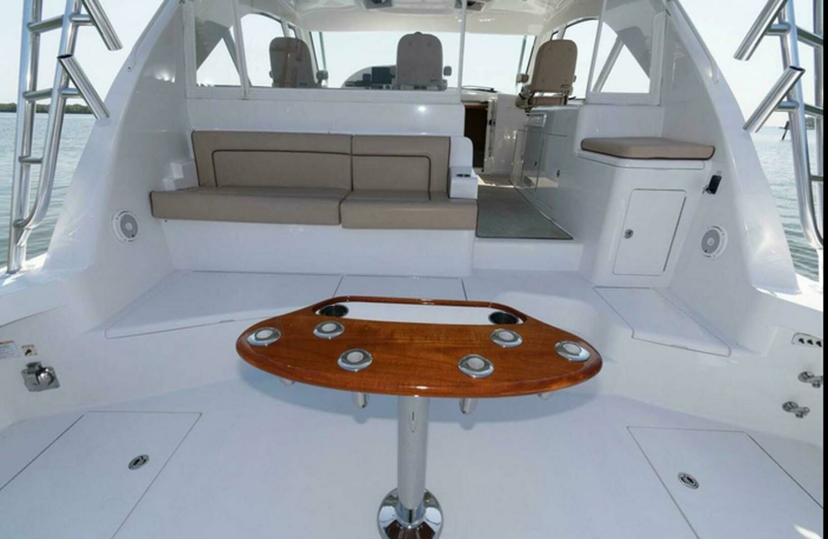 2015 Hatteras Express Sportfish - Image 24