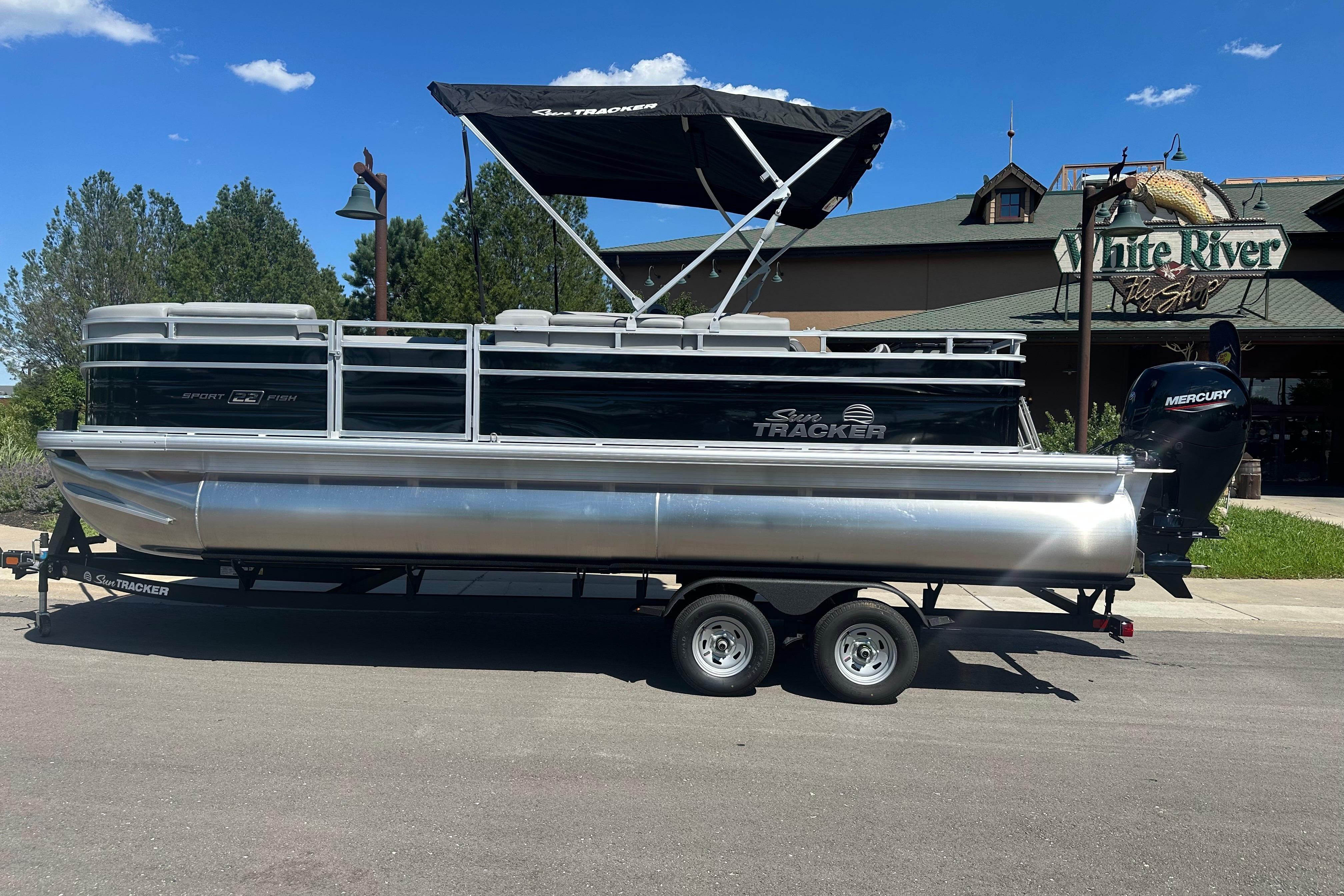 2026 Sun Tracker SportFish 22 DLX