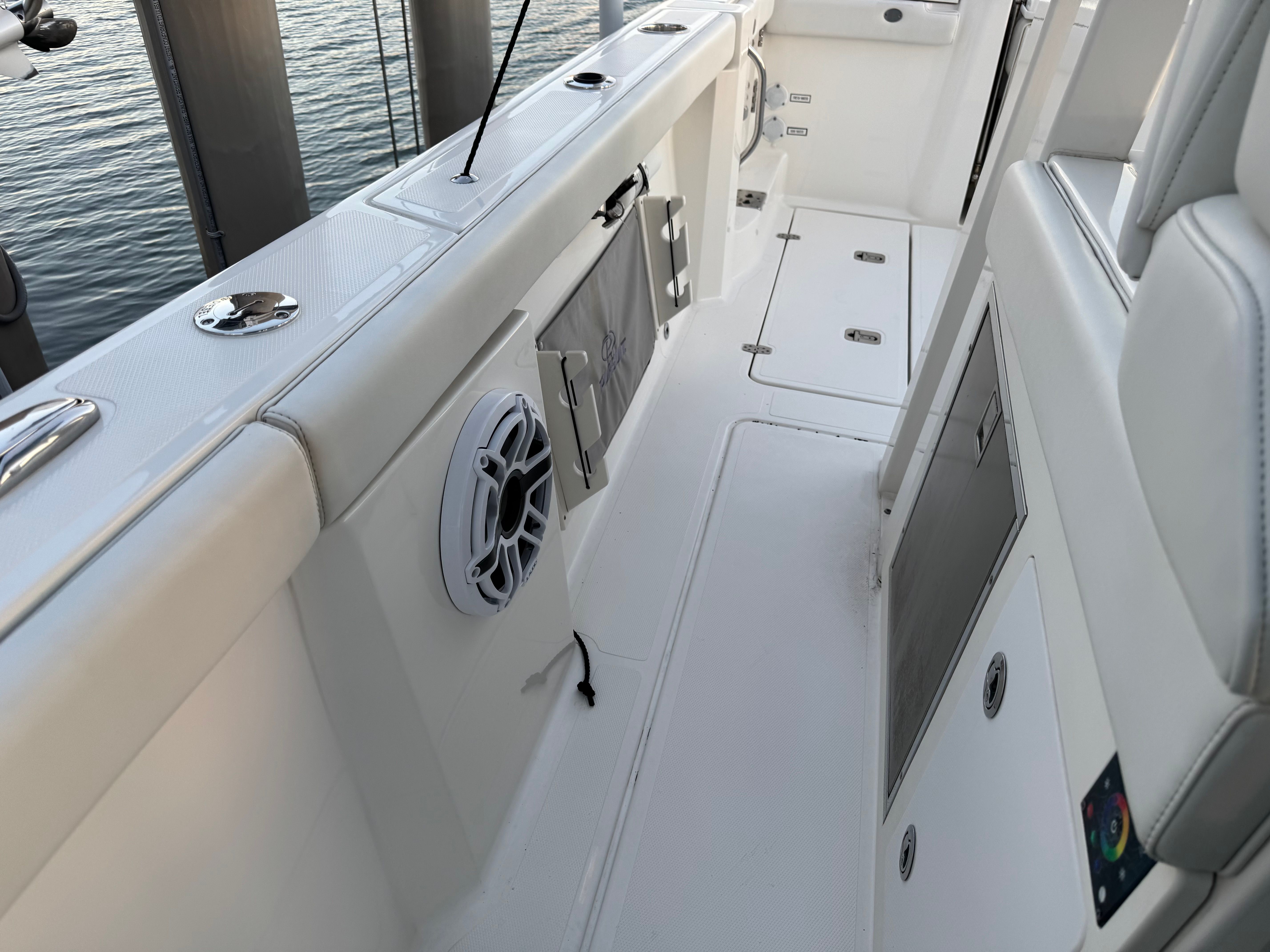 2023 PURSUIT 358 S - Image 25