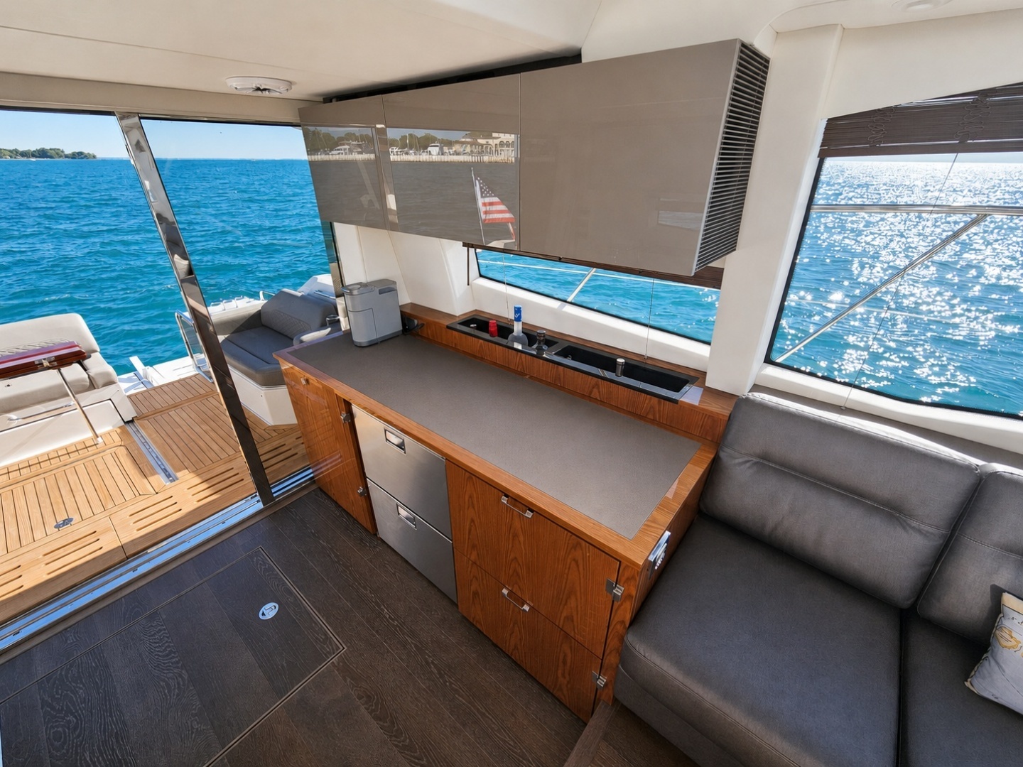 2019 Sea Ray 520 Sundancer - Image 36