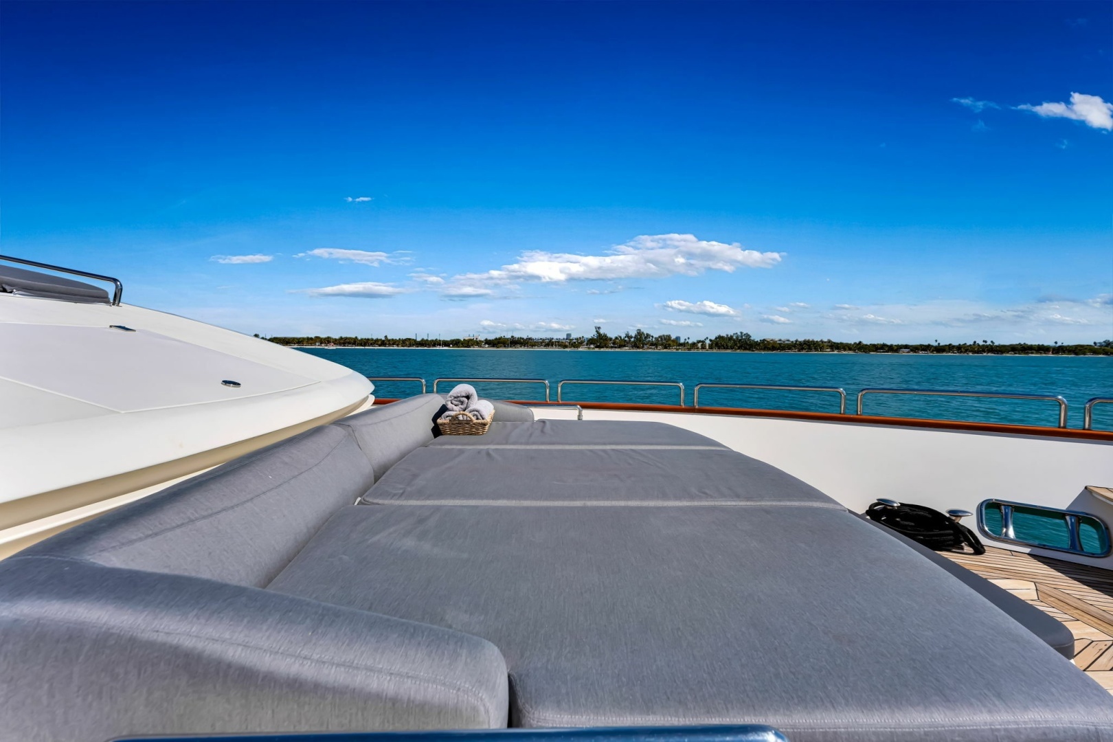 2005 Azimut 105 - Image 39