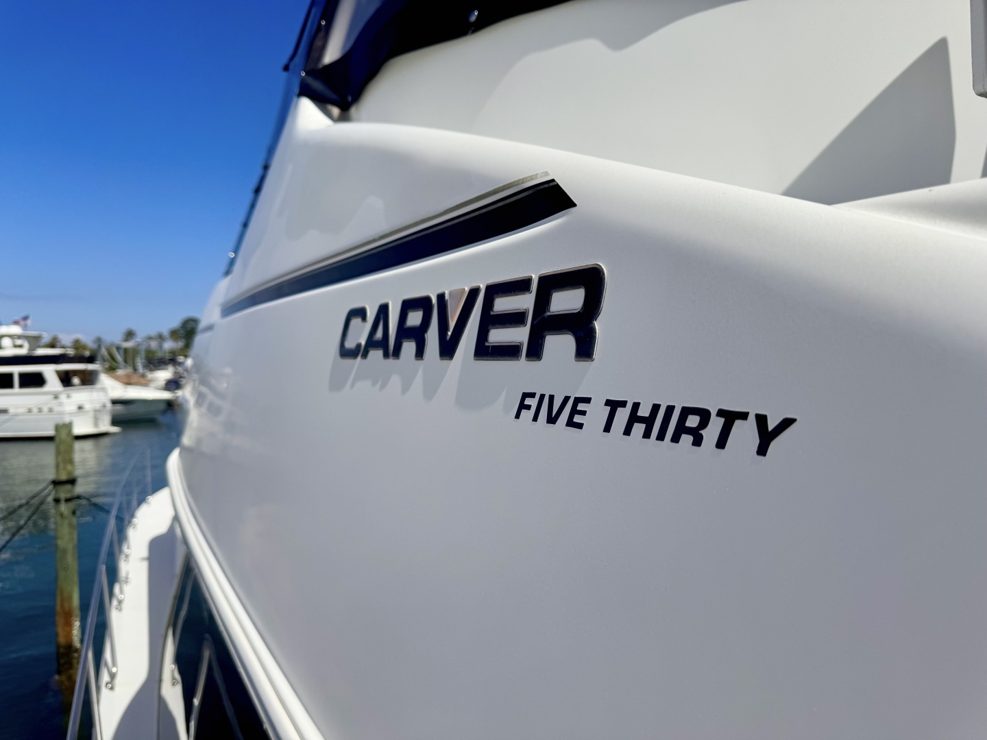 1998 Carver Voyager 530 - Image 22