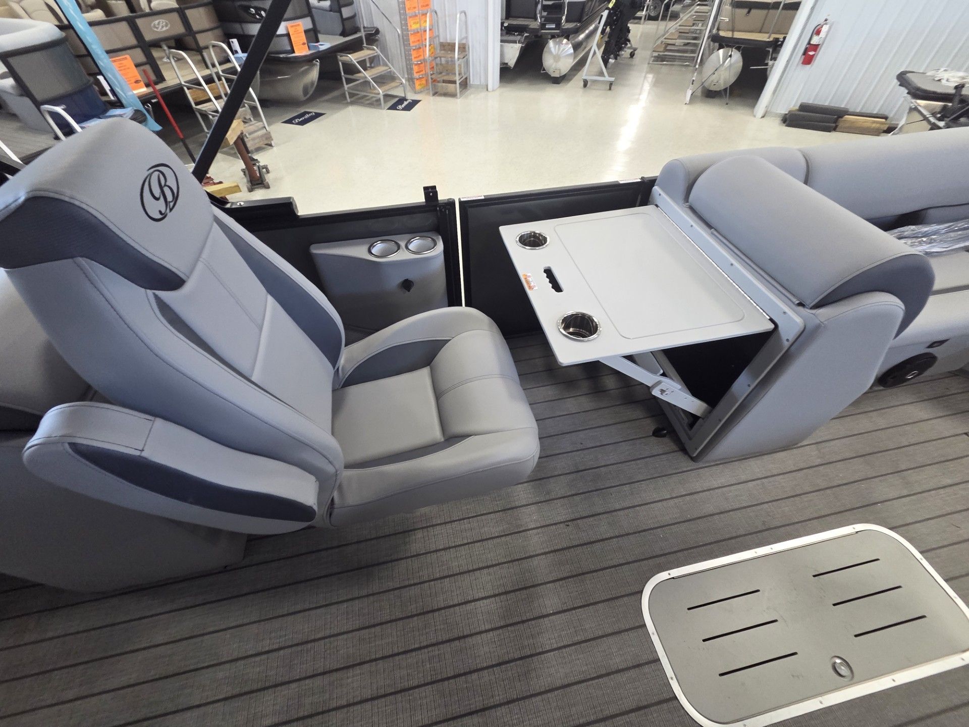 2026 Bentley Pontoons Legacy 223 Navigator - 23