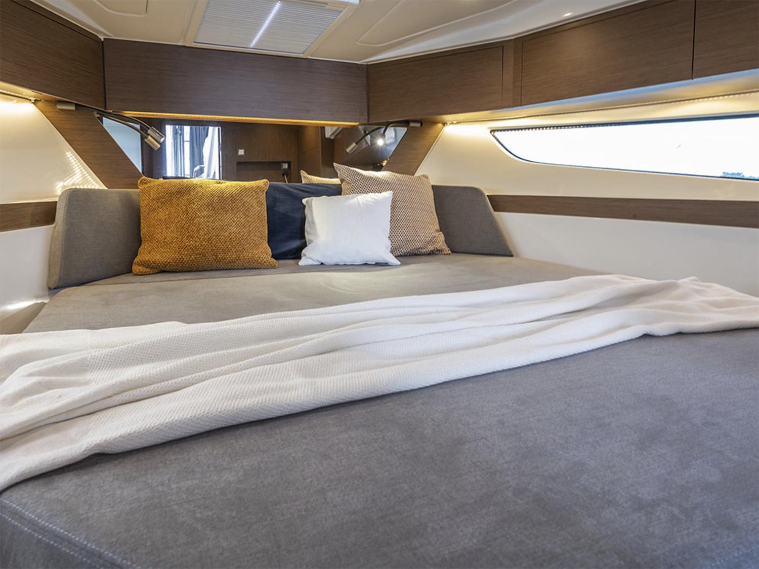 2026 Beneteau Antares 11 OB