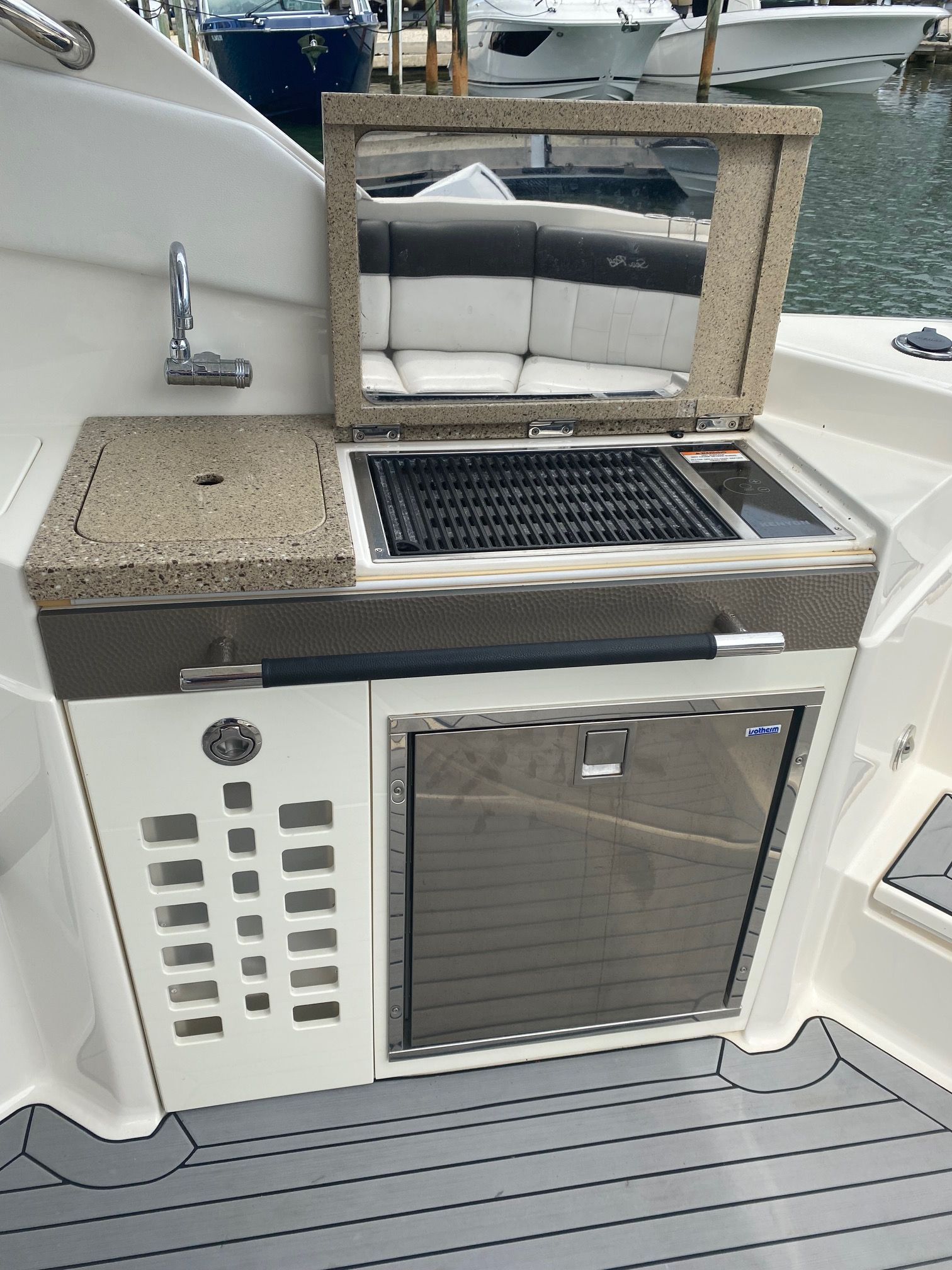 2016 Sea Ray SLX 350 - 8