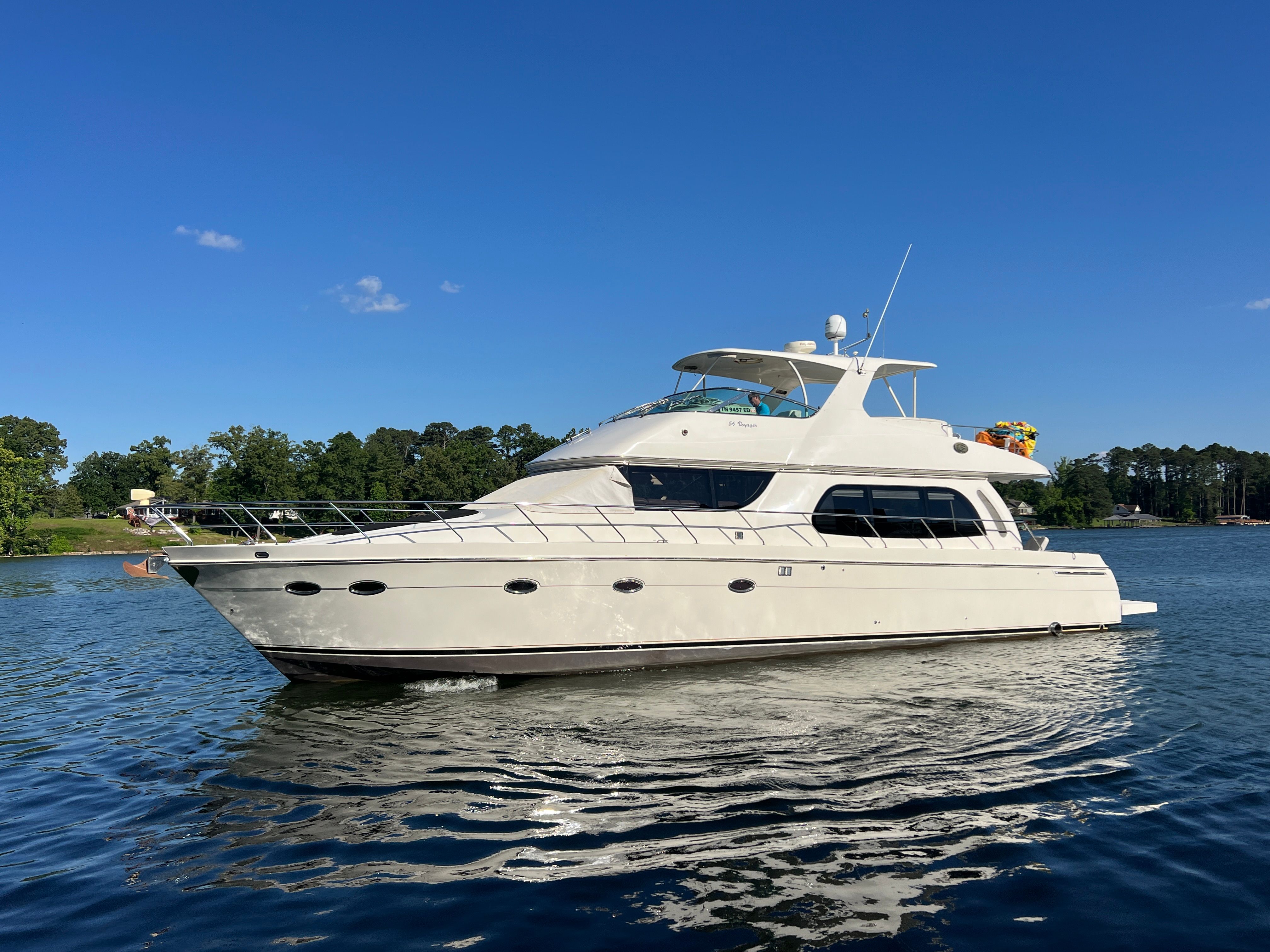 2005 Carver 560 Voyager Sky
