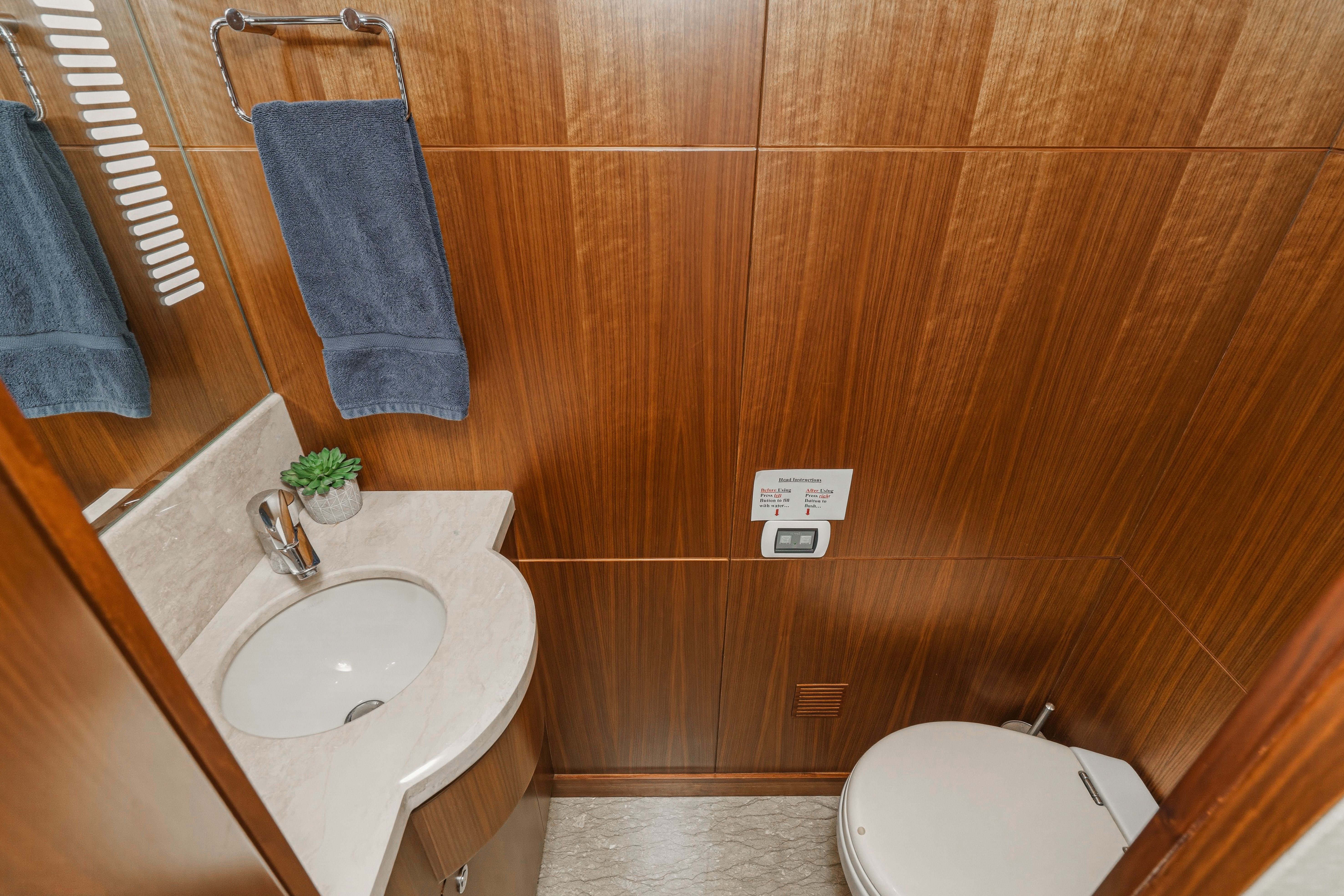 2015 Ocean Alexander 90 Skylounge Motoryacht - 60