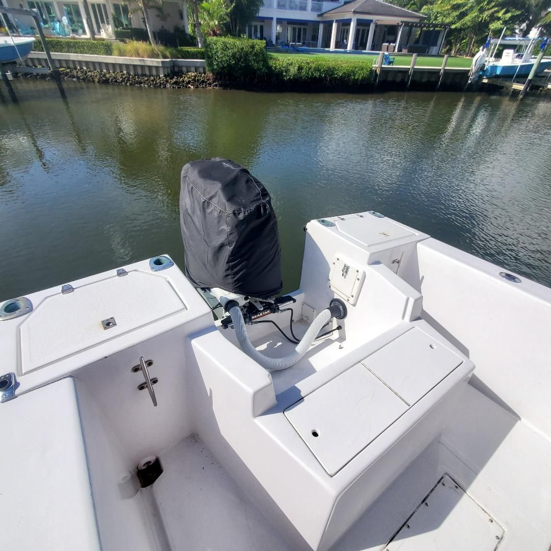 1981 MASTER MARINE Center Console boat by the water.