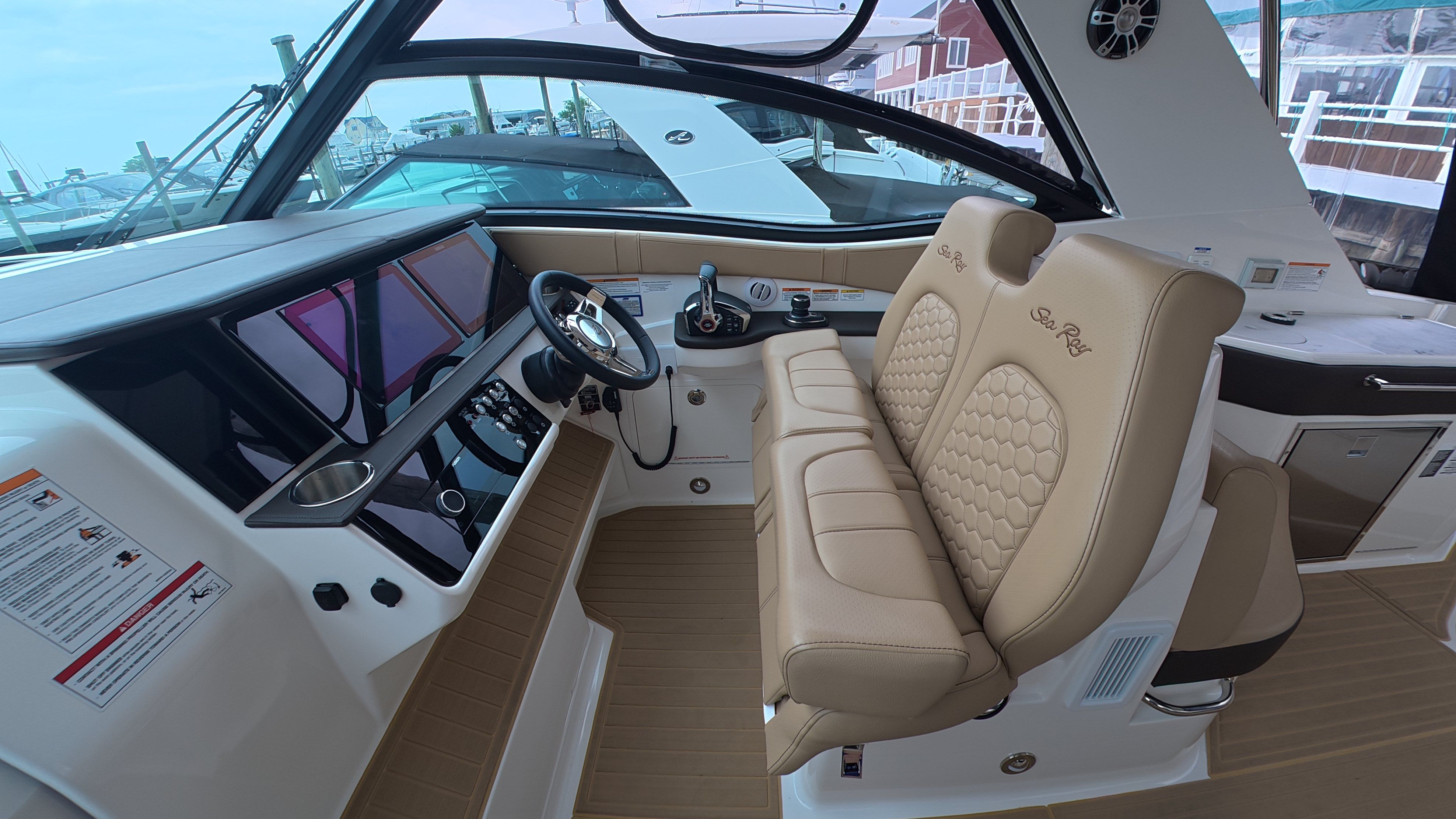 2025 Sea Ray Sundancer 320 Outboard - 20