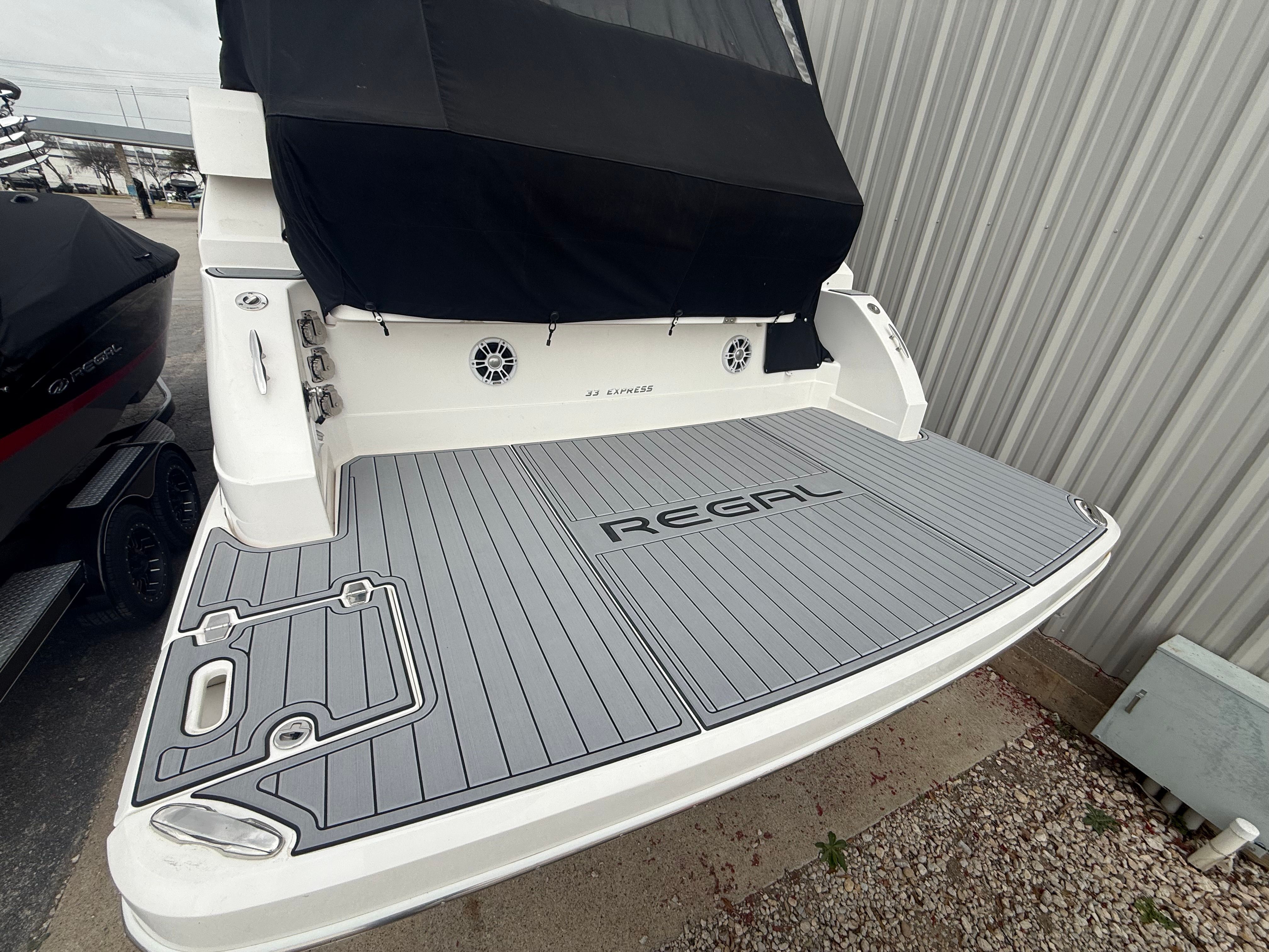 2023 REGAL 33 EXPRESS - Image 48
