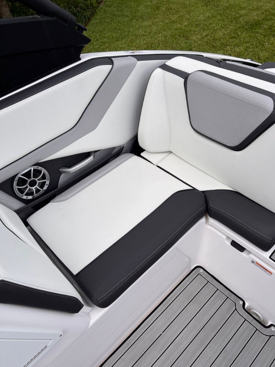 2023 Yamaha Boats 252S - 37