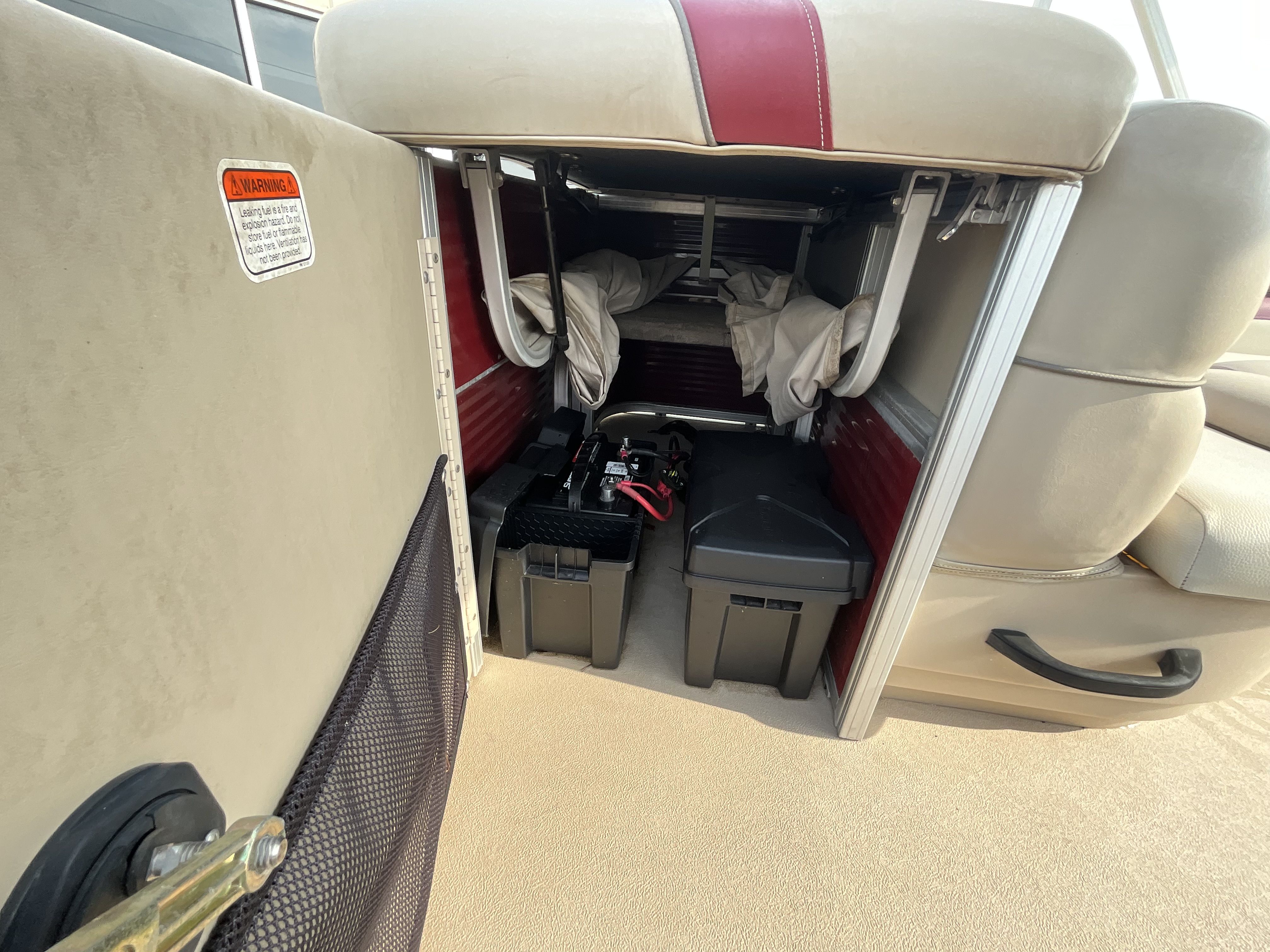 2018 Tracker Party Barge - 17