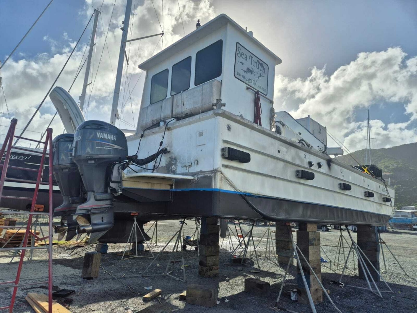 1985 Custom Aluminum Barge - Image 20