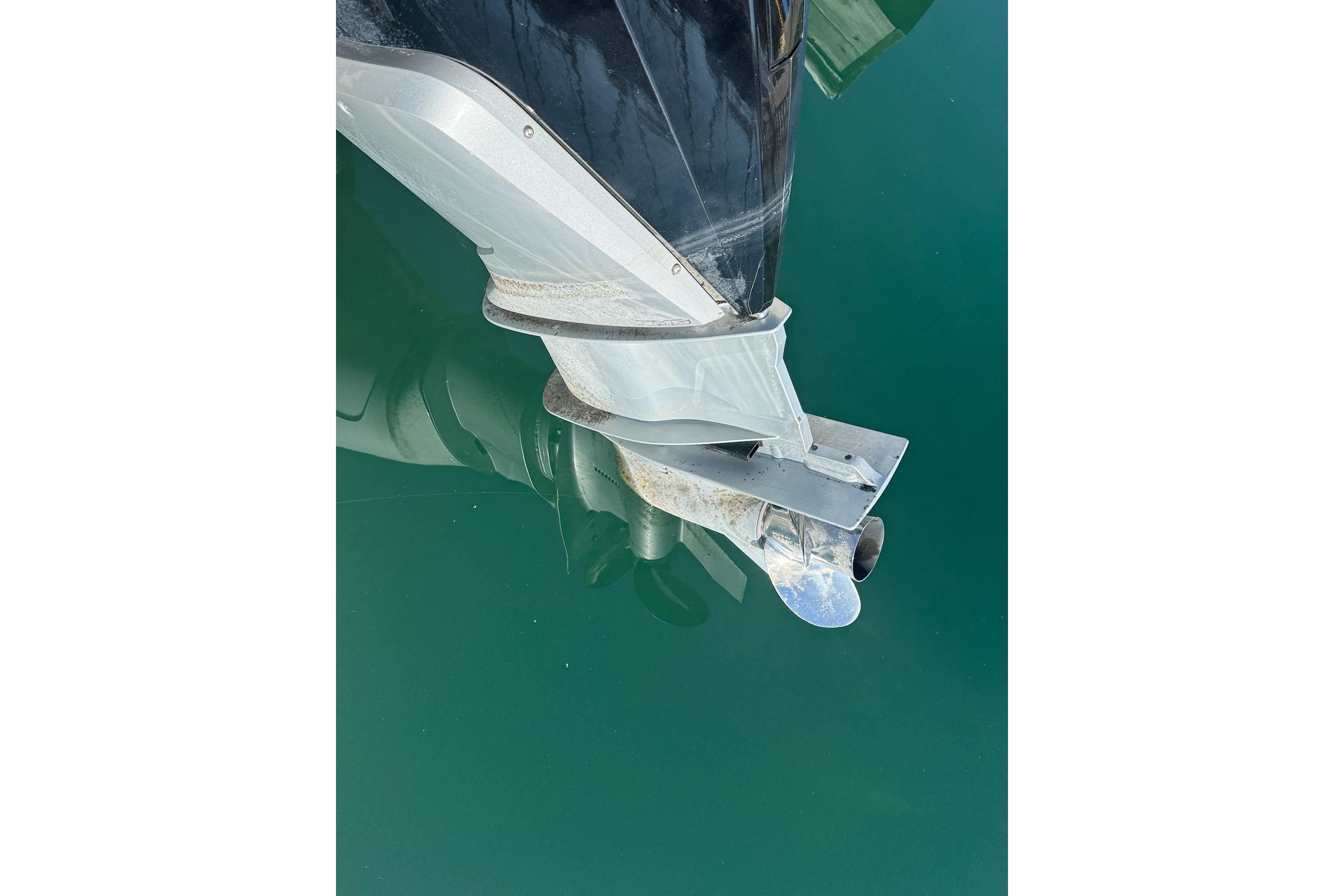 2024 Bayliner Trophy T25 Pilothouse outboard motor in calm water.