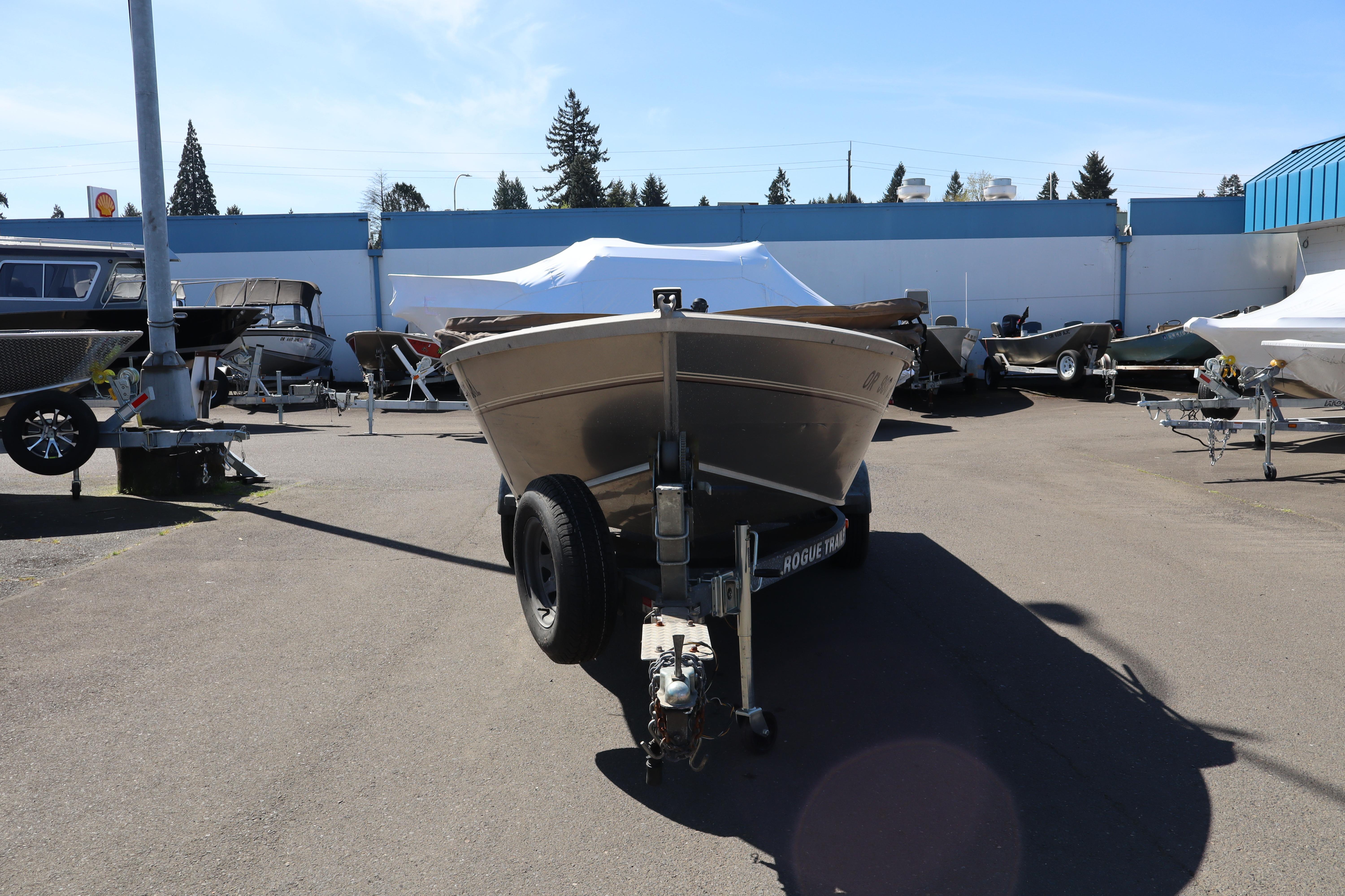 2002 Alumaweld SUPER VEE LS boat on trailer in outdoor dealership lot.