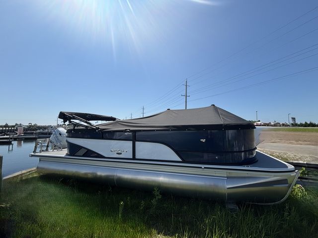 2025 Crest Classic L 220 SLC 22 Ft. Pontoon Boat