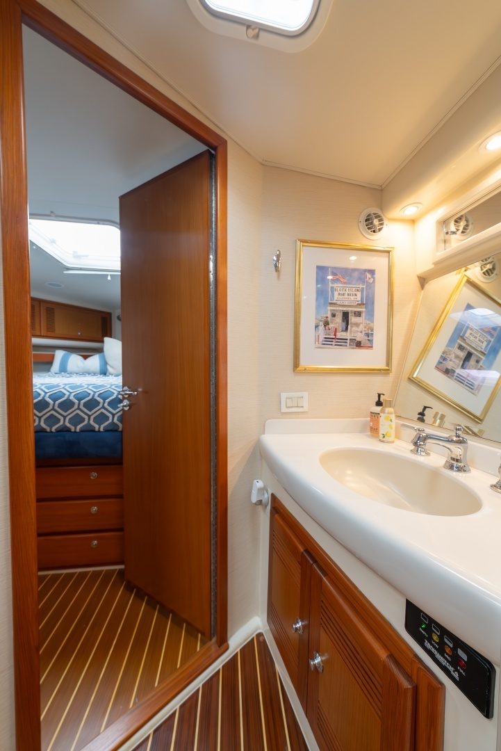 2002 Cabo 45 Express - Image 54