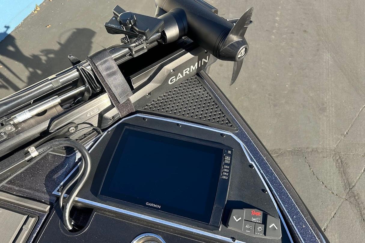 2026 Ranger Z521R boat with Garmin Cup-Equipped technology, featuring advanced navigation display.