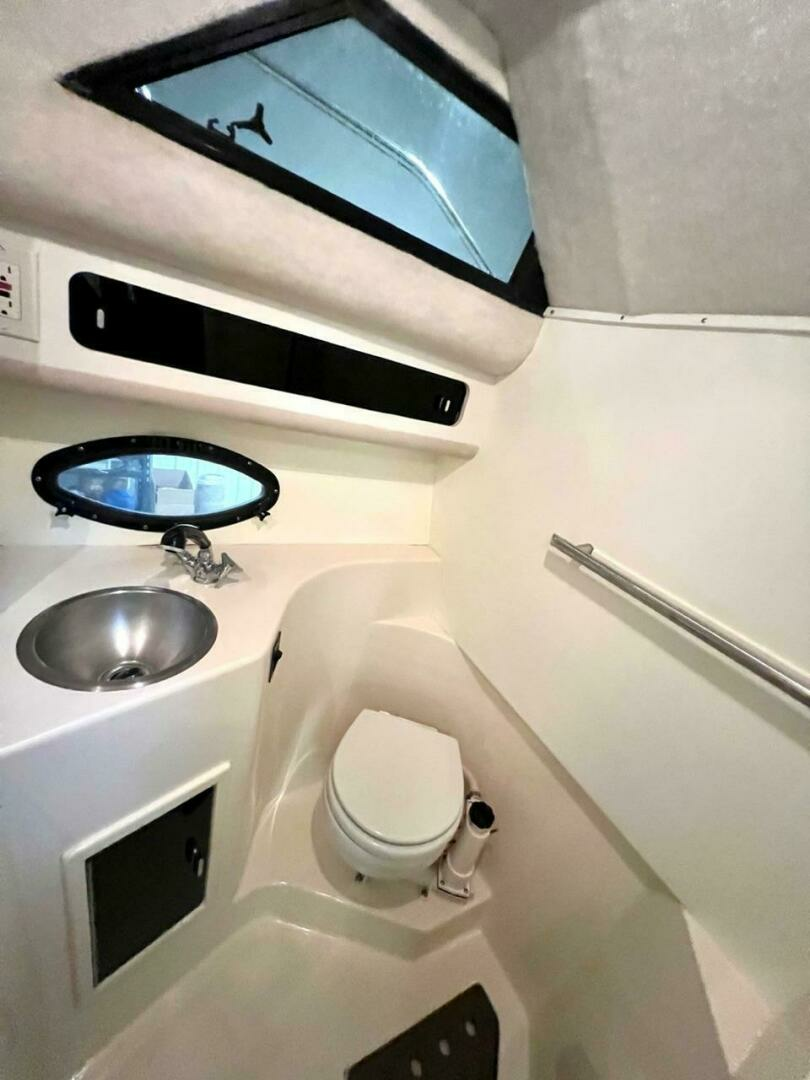 1988 Tiara Sport 310 Sport Cruiser - Image 6