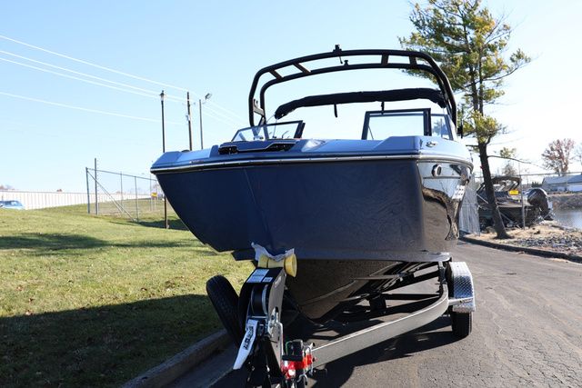 2026 Yamaha Boats 222 XD BOTH COLORS AVAILABLE - 4