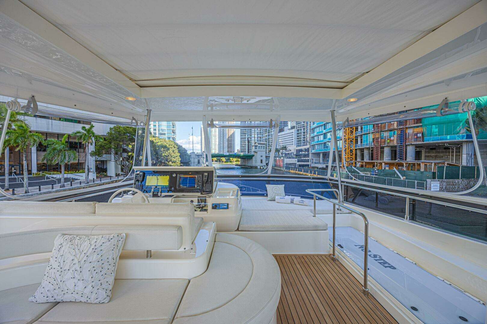 2011 Ferretti Yachts 830 - Image 11