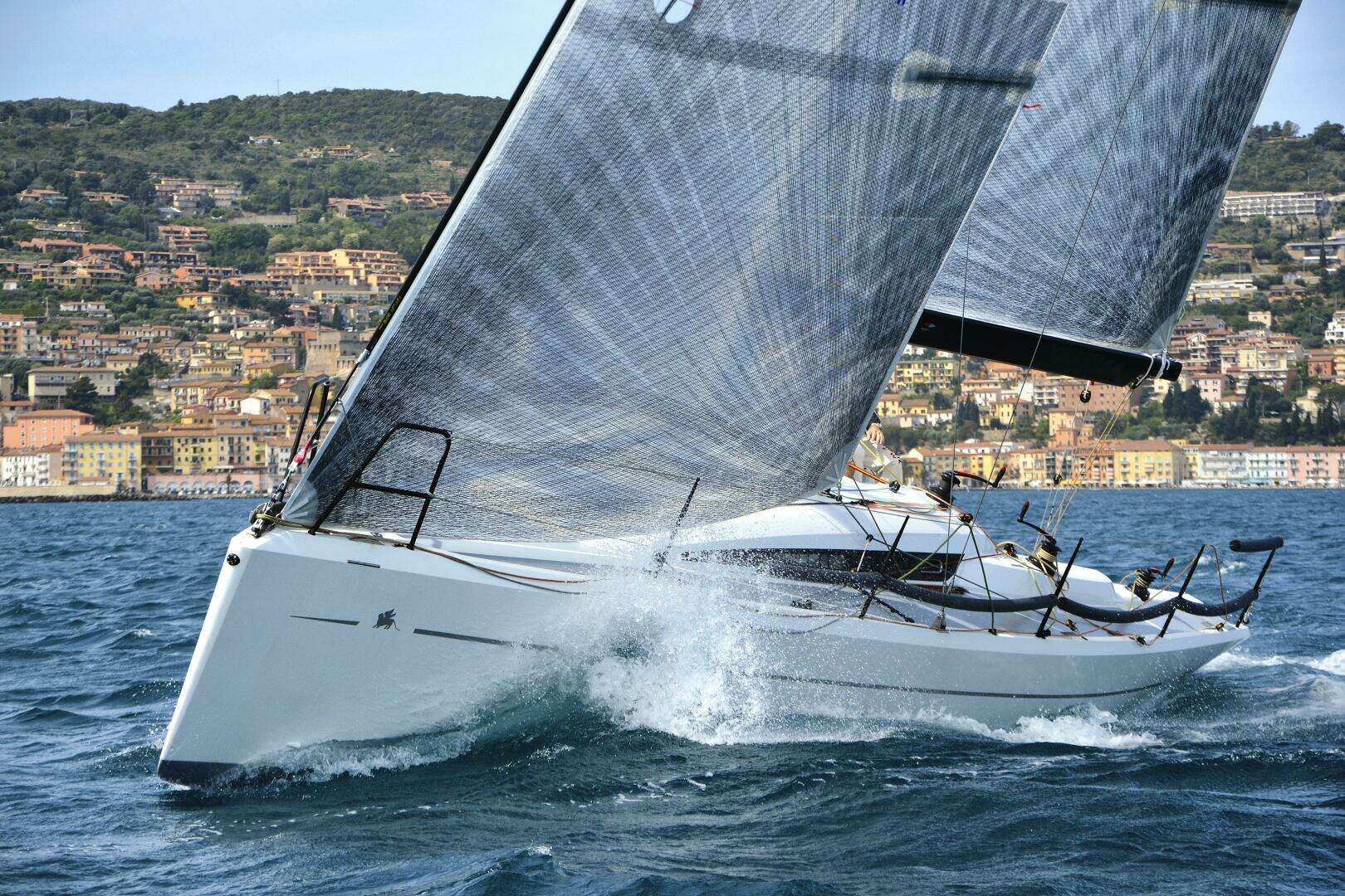 2026 Italia Yachts 9.98 - Image 17