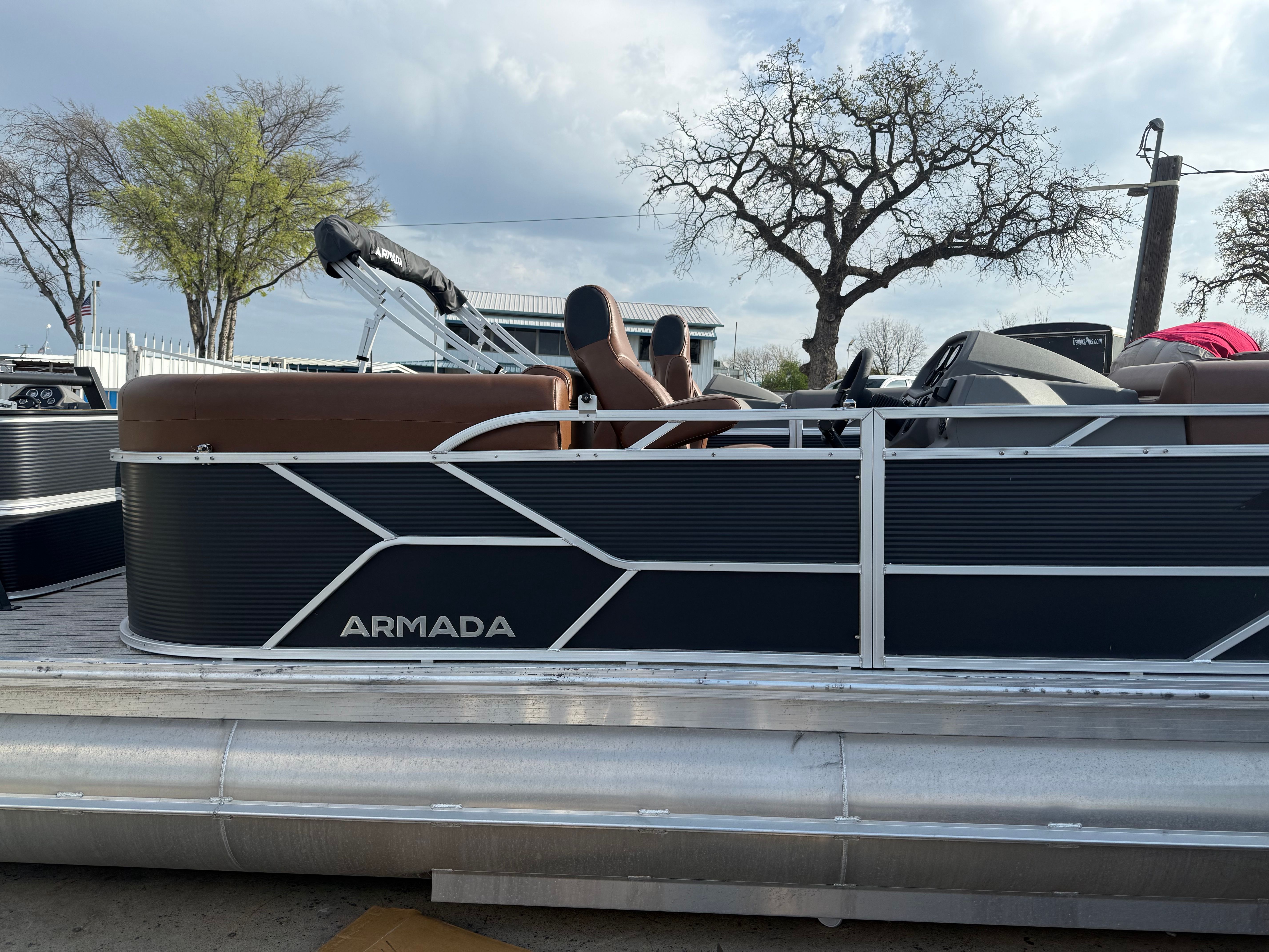 2025 Armada Drakkar 23QL Tritoon w/200HP Suzuki & tandem axle trailer