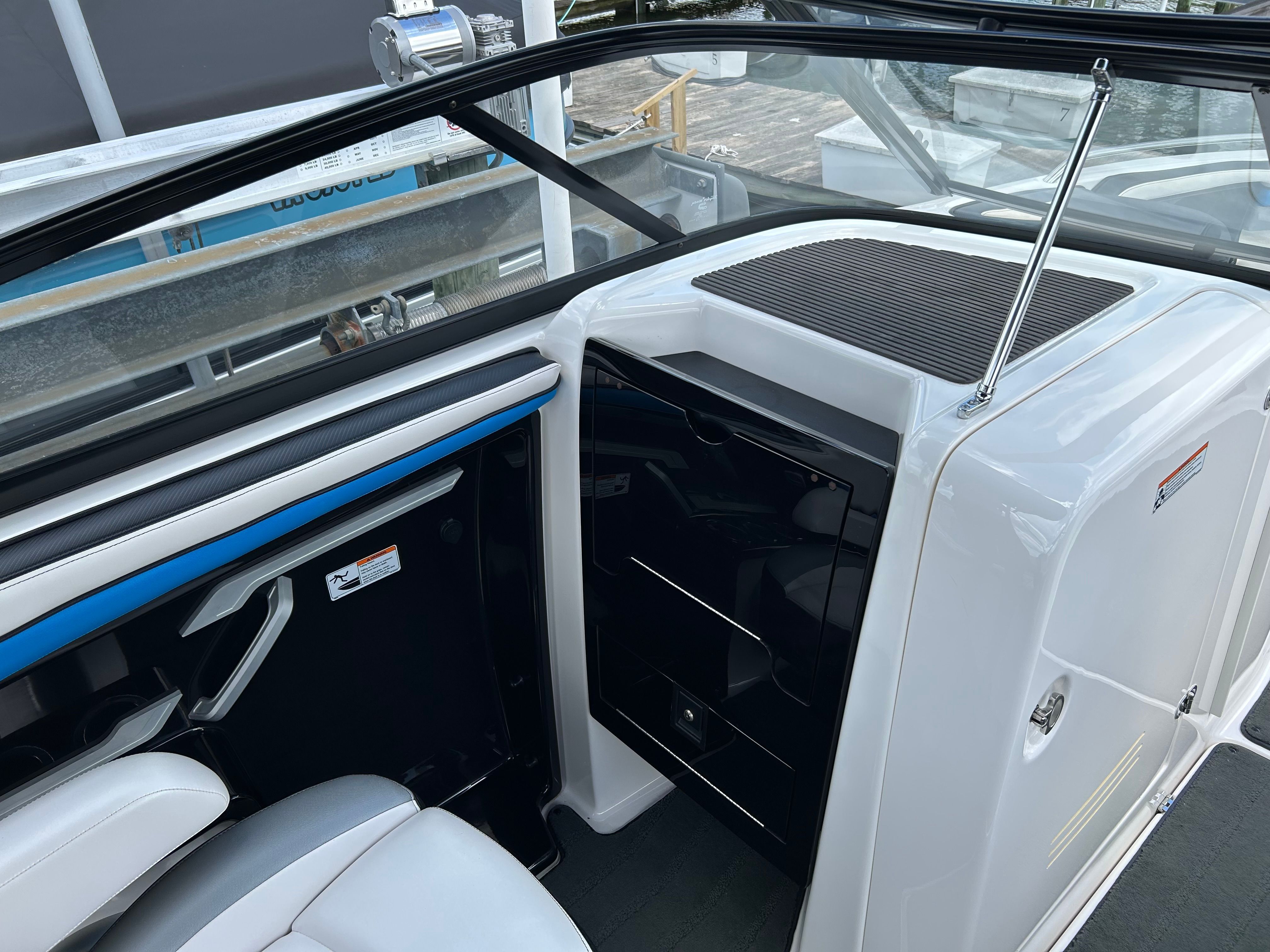 2016 Yamaha Boats 242X E-Series - 12