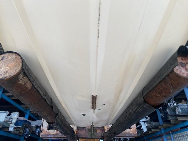 Underside view of a 1998 Malibu Response boat on a lift.