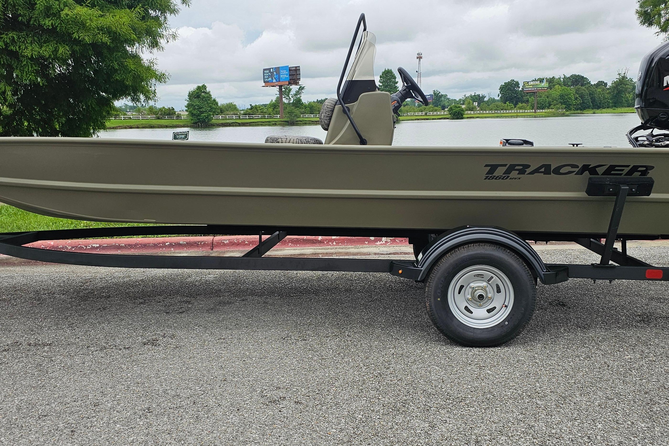 2026 Tracker Grizzly 1860 CC