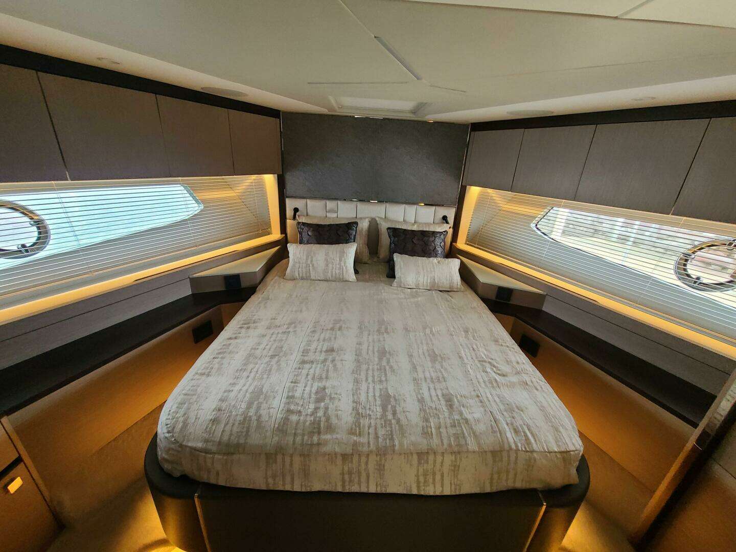 2023 Sunseeker 68 Manhattan - Image 30