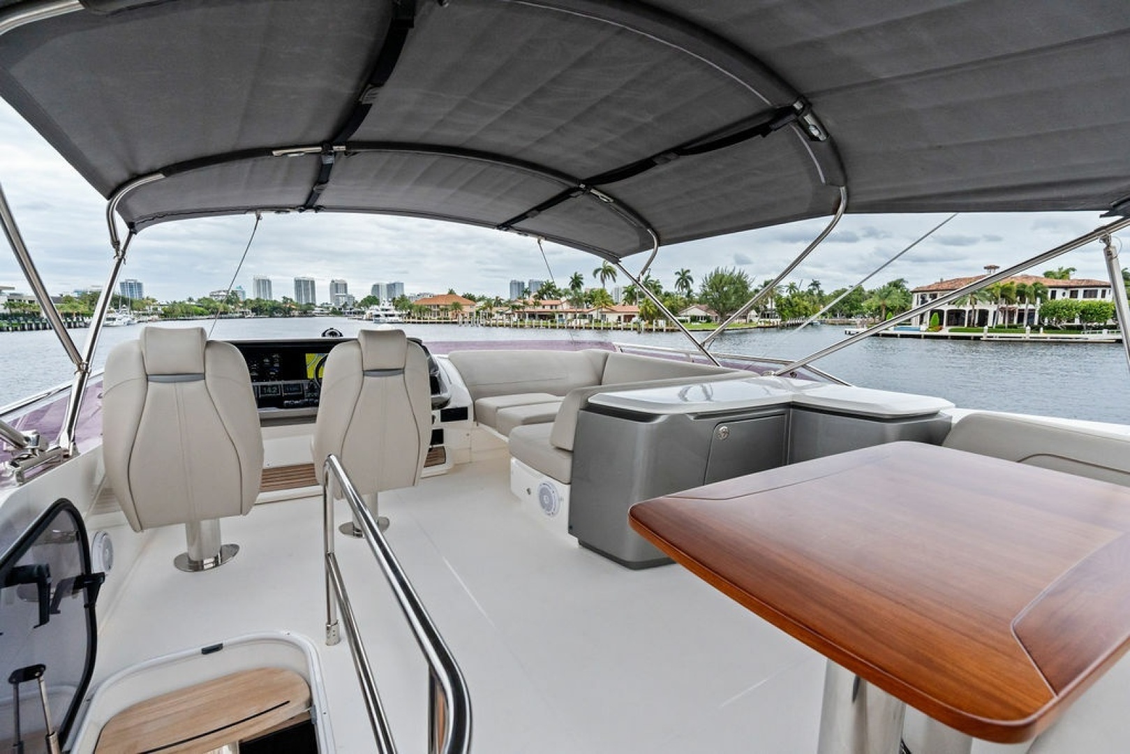 2020 Princess S62 Sportbridge - Image 22