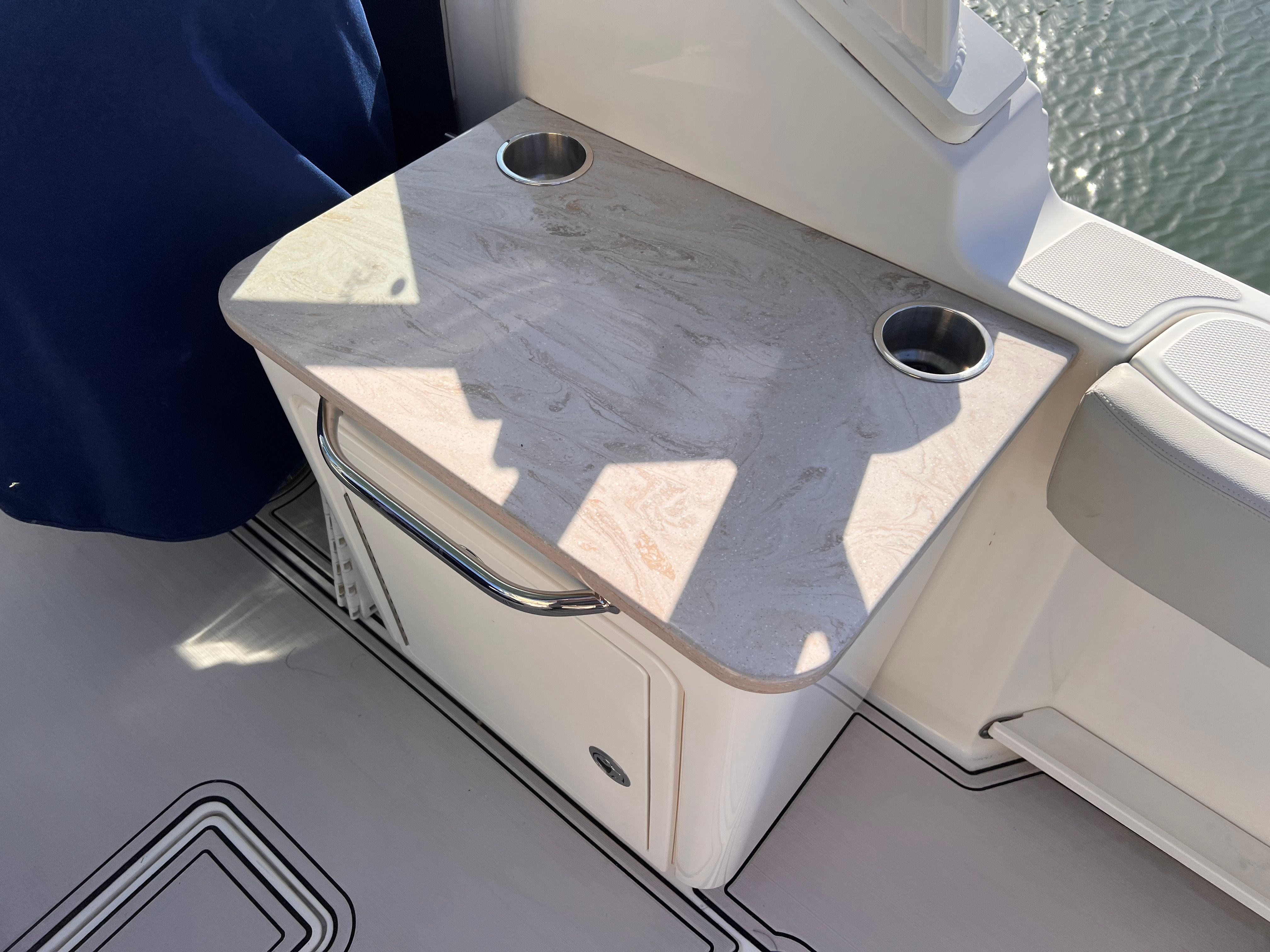 2022 Boston Whaler 240 Vantage - 12
