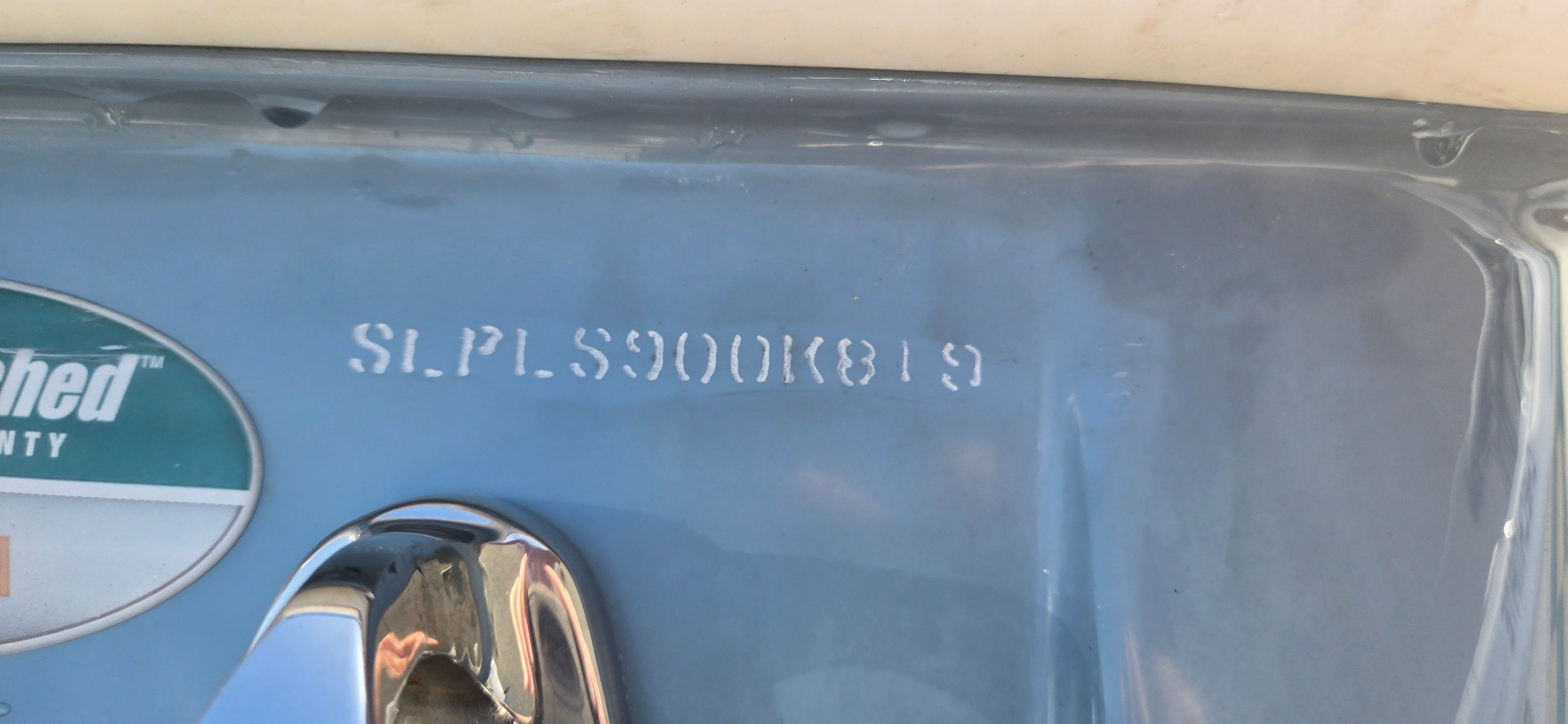 Scout 275 Dorado 2019 serial number on blue background.