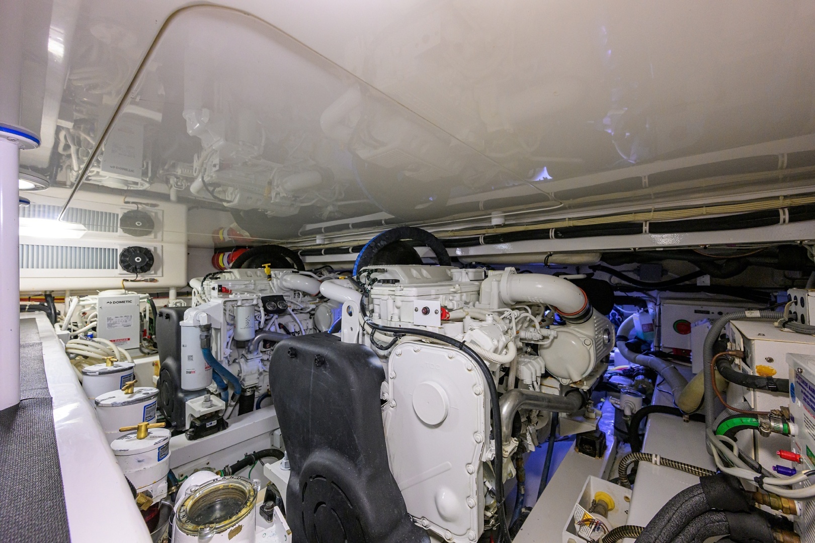 2015 Viking 42 Convertible - Image 45