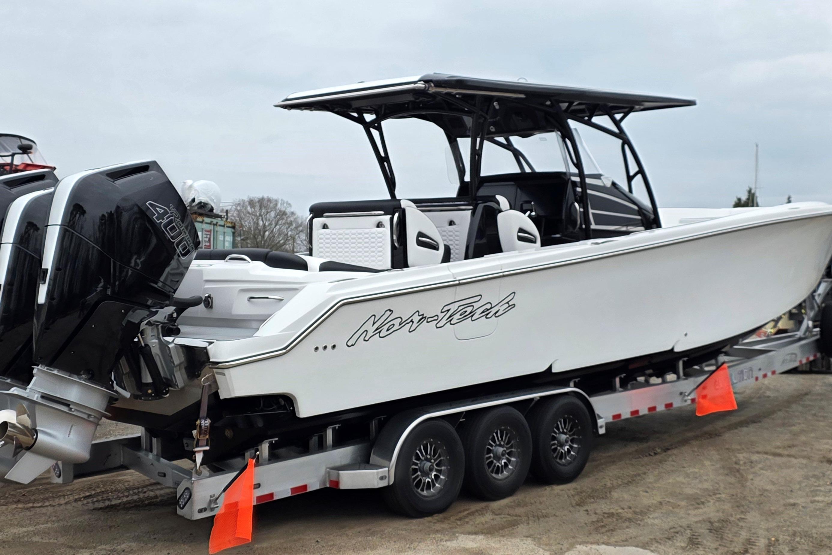 2026 Nor-Tech 390 Sport Center Console