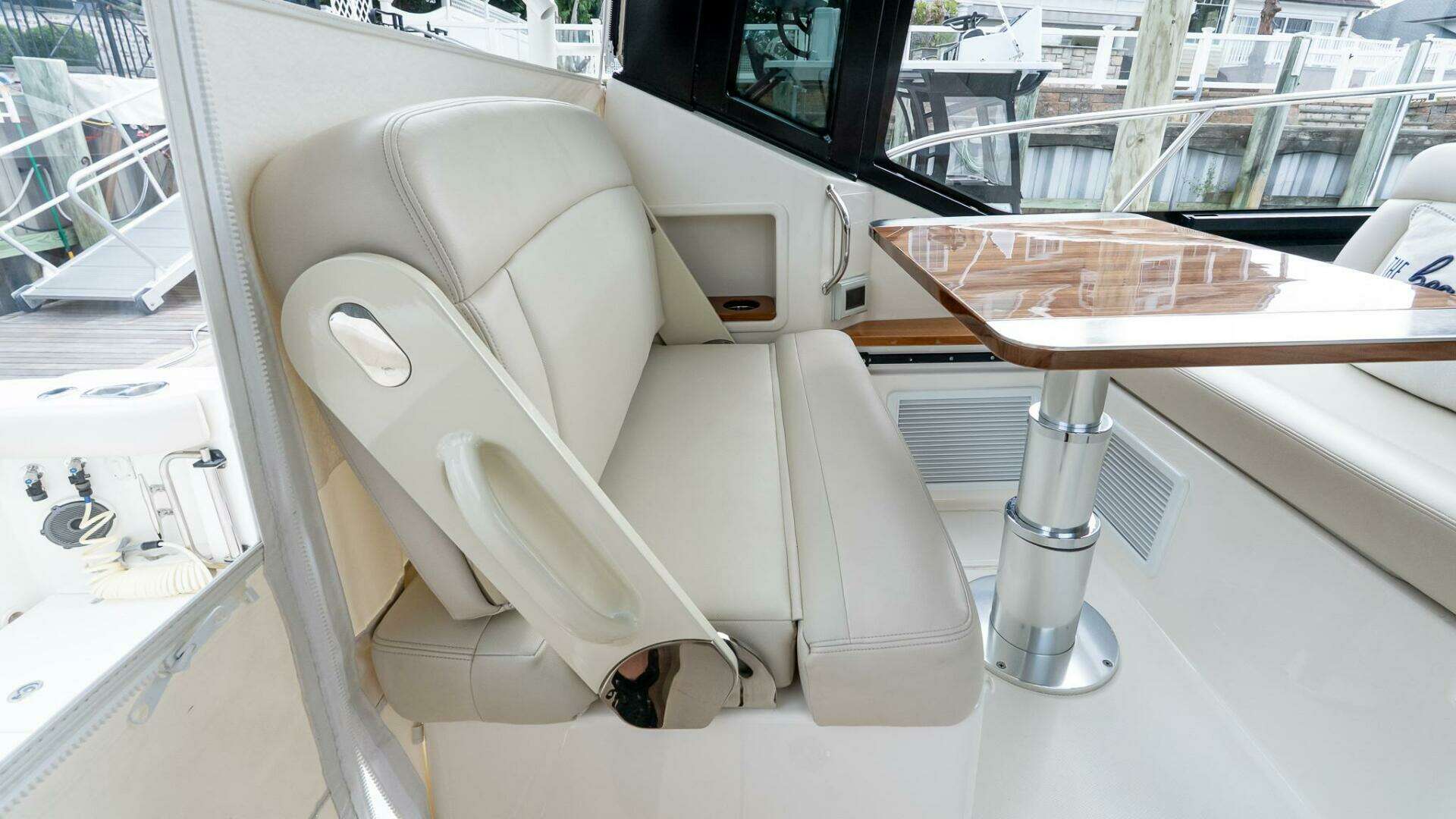 2024 Boston Whaler 405 Conquest - Image 36