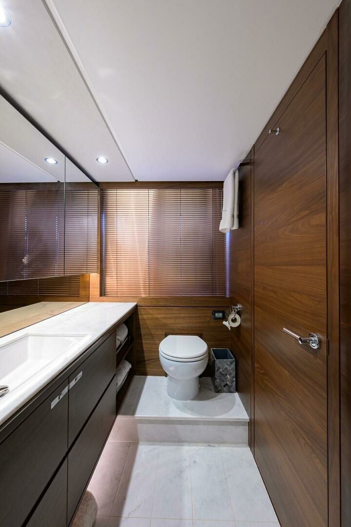 2021 Princess F70 - Image 45
