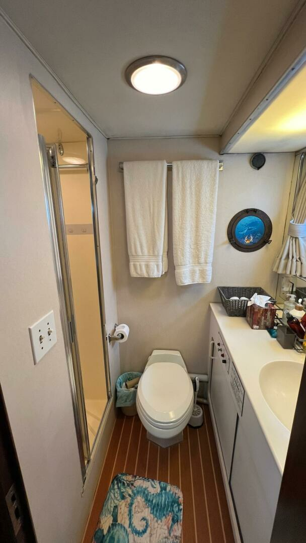 1987 Hatteras Motoryacht - Image 34