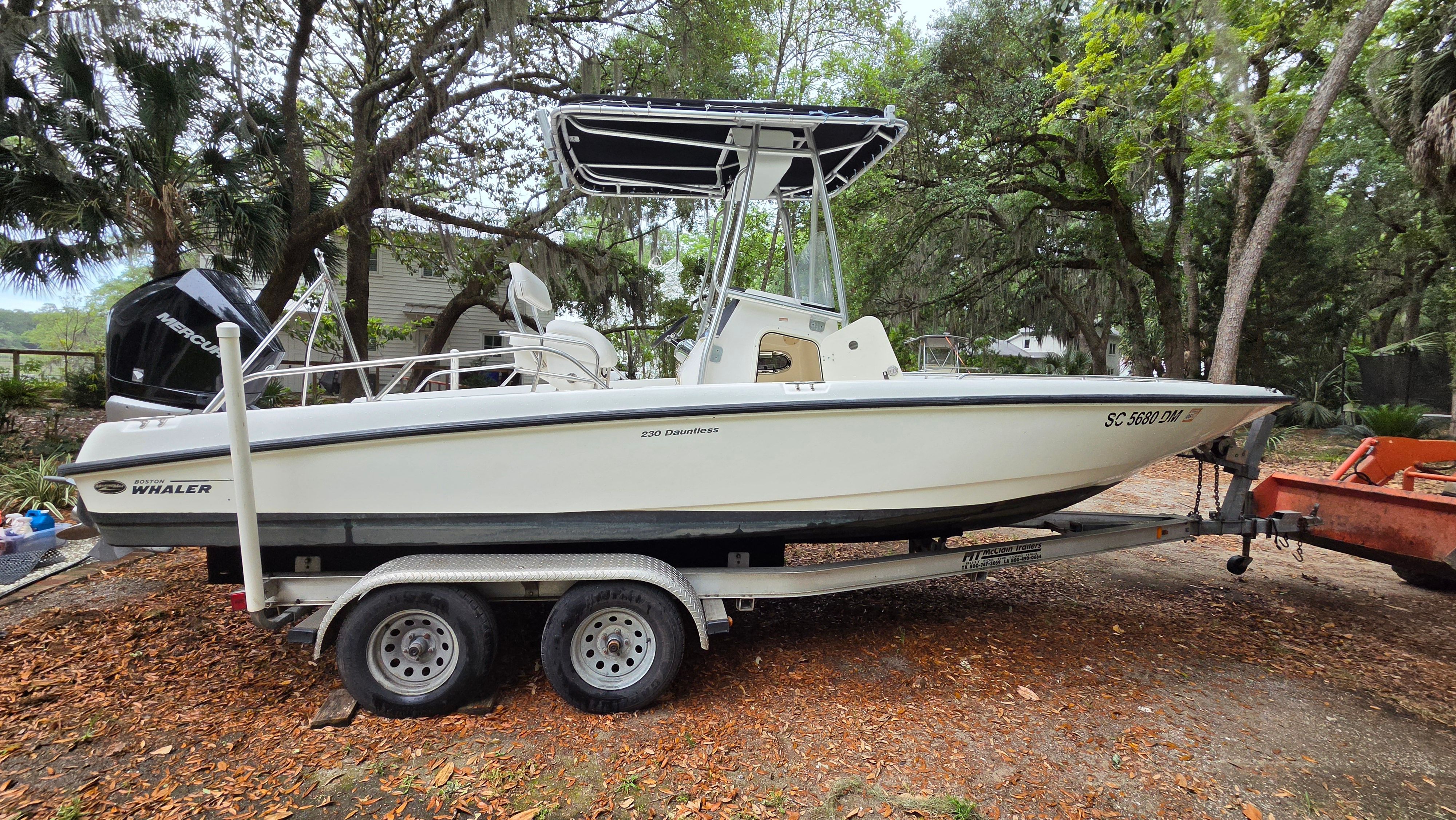 2008 Boston Whaler 230 Dauntless