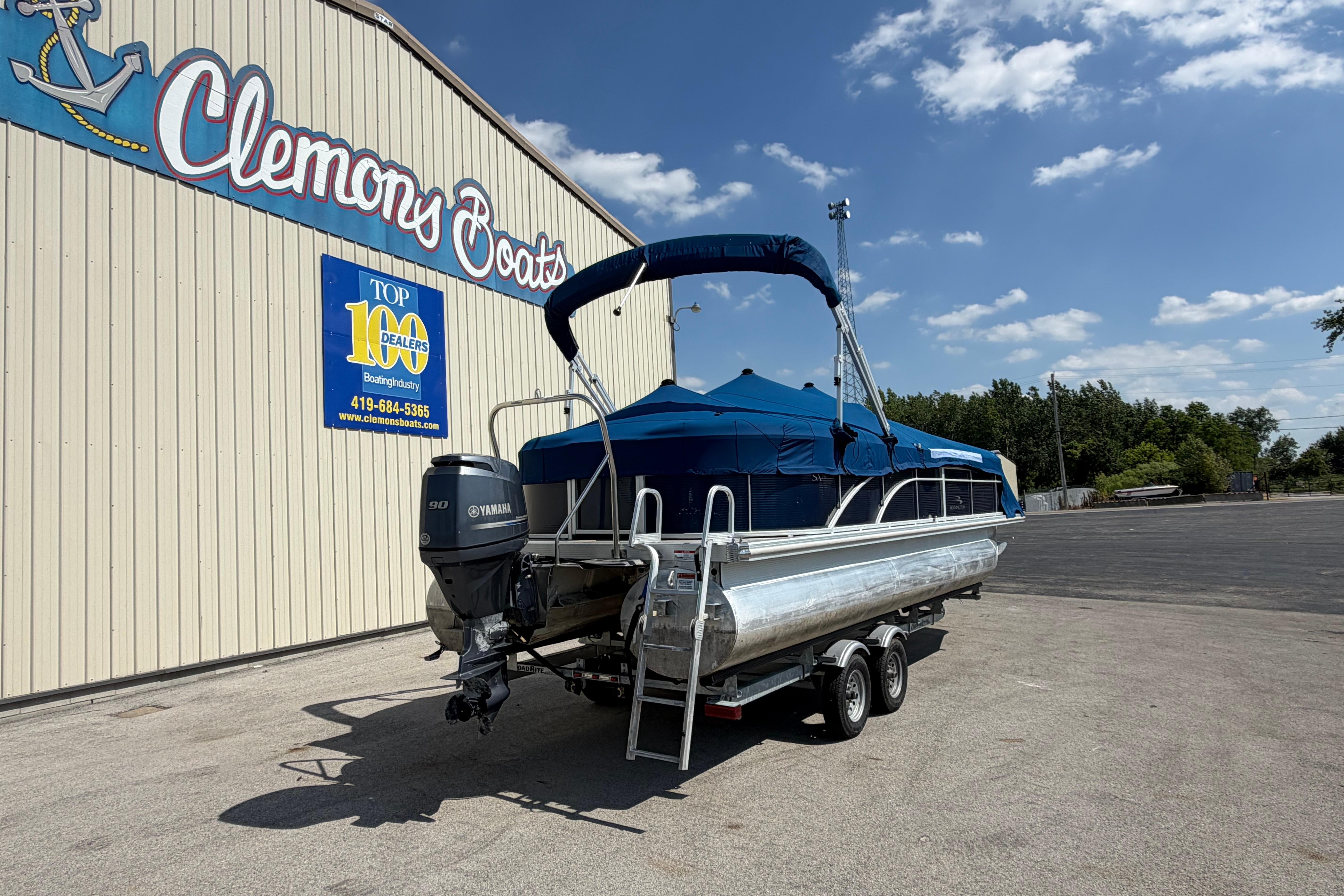 2017 Bennington 25 SSXAPG pontoon boat on trailer at Clemons Boats dealership.